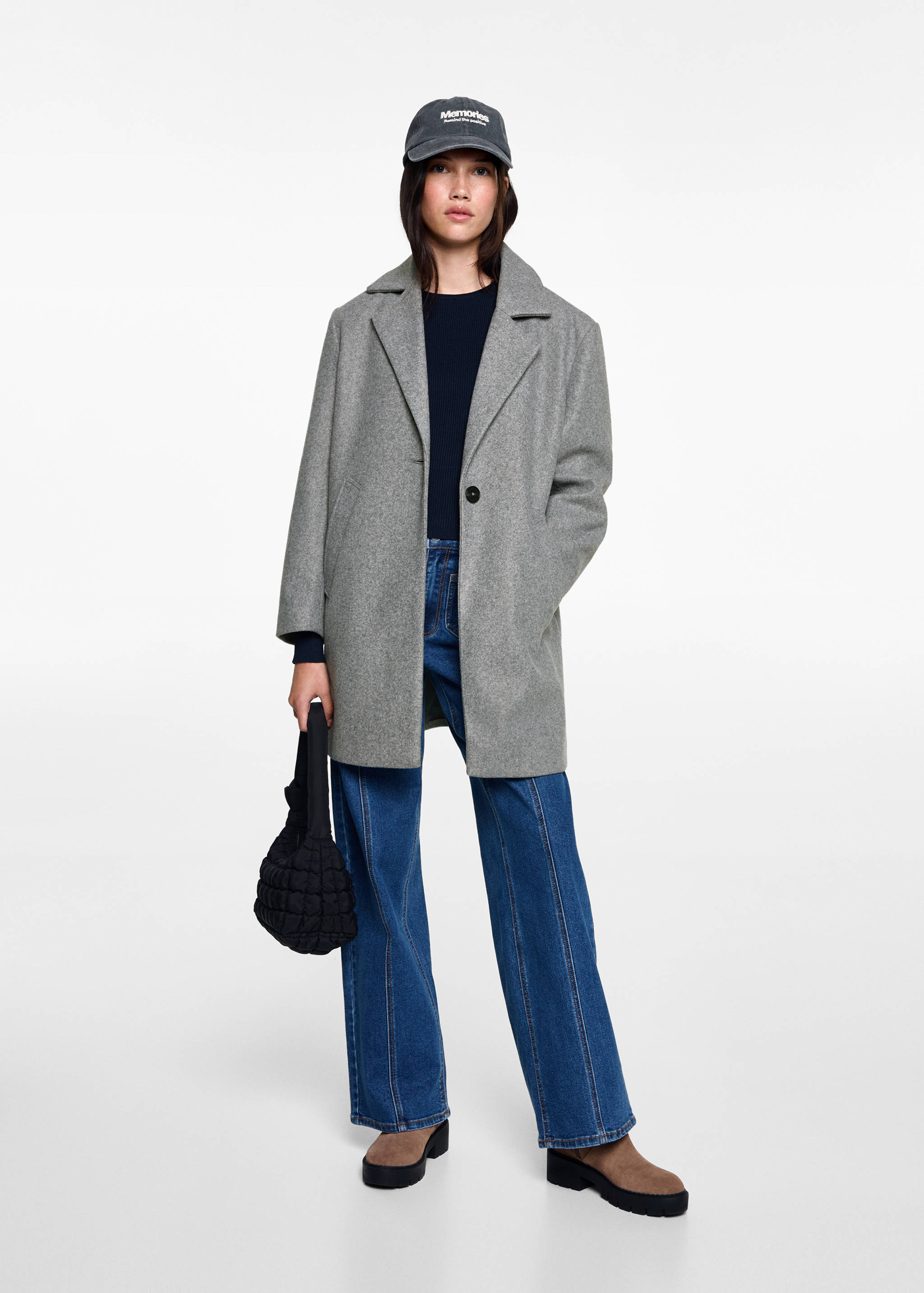 Cloth coat with pockets - General plane