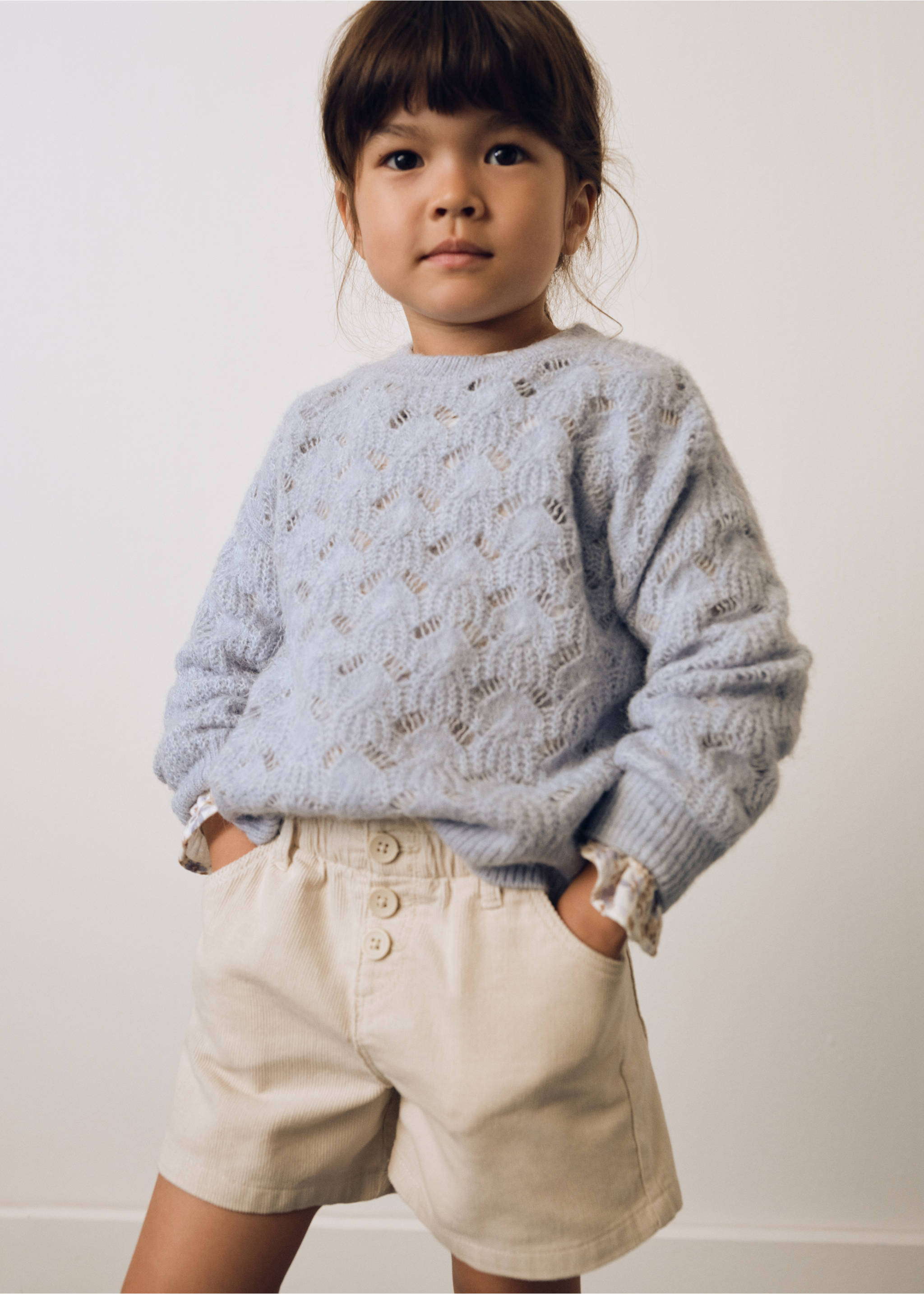 Corduroy shorts with buttons - Details of the article 5, Ecru. Ref: 77086342-00.