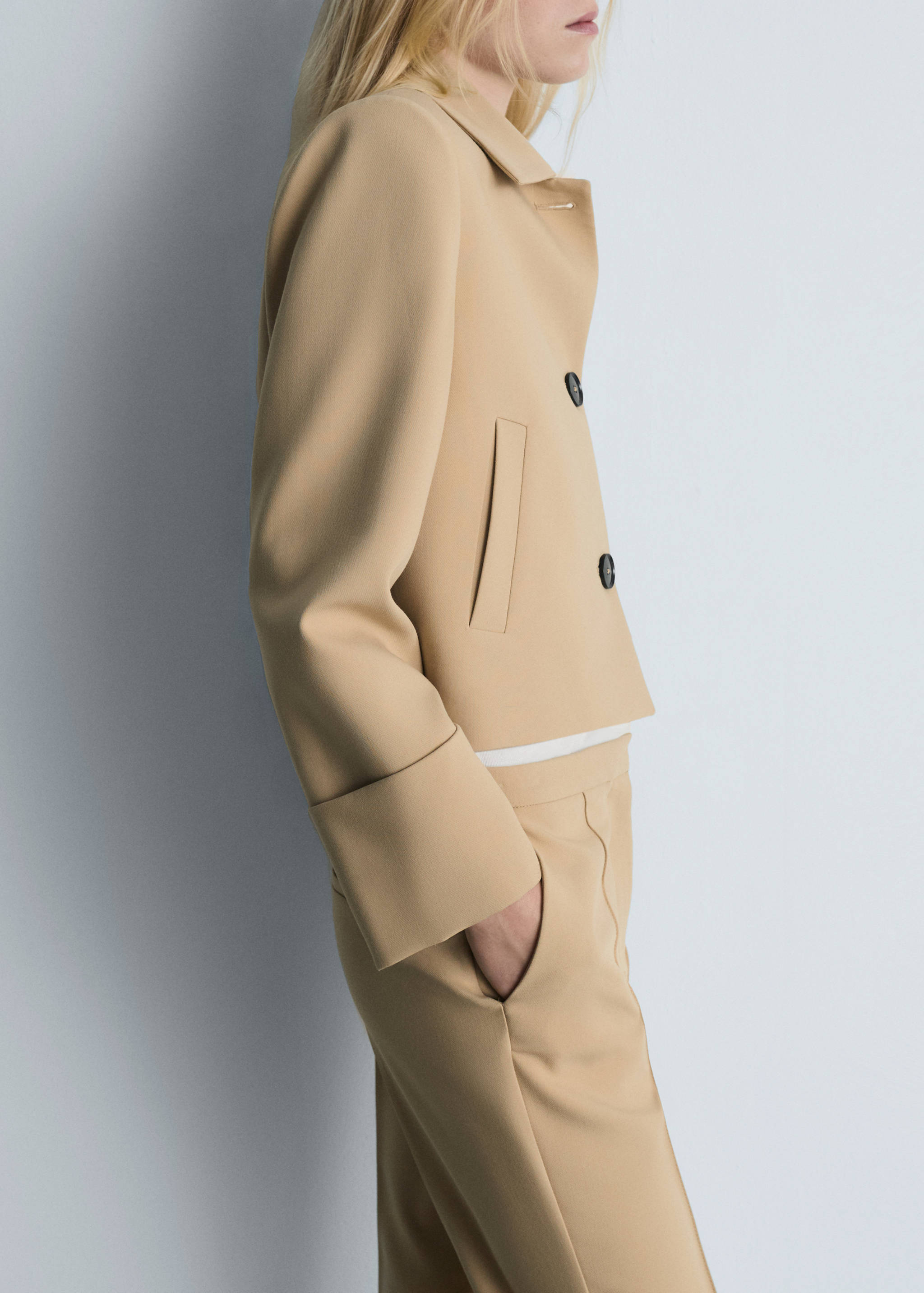 Strukturierte Jacke mit Knöpfen - Mittlere Ansicht