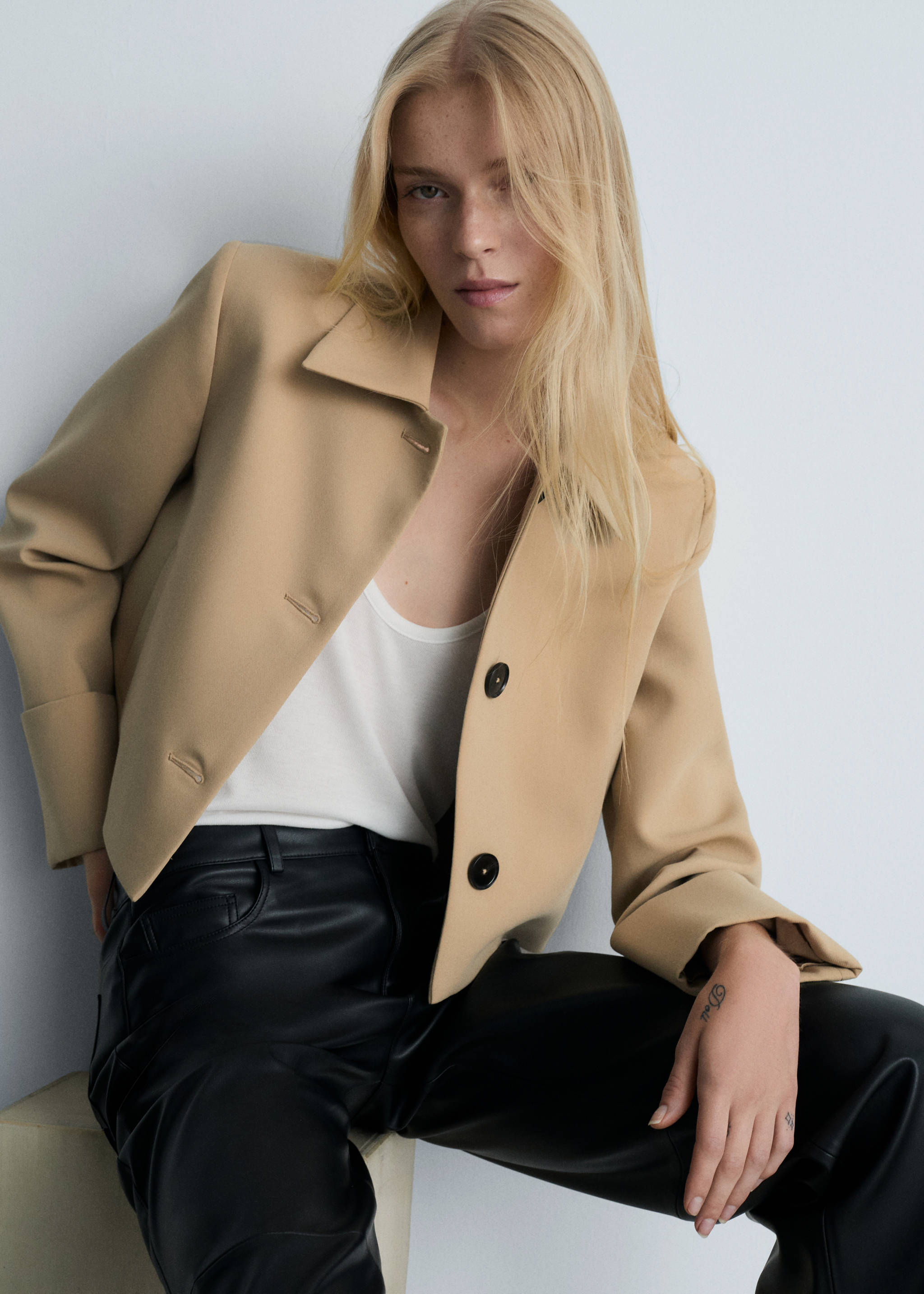 Strukturierte Jacke mit Knöpfen - Detail des Artikels 2