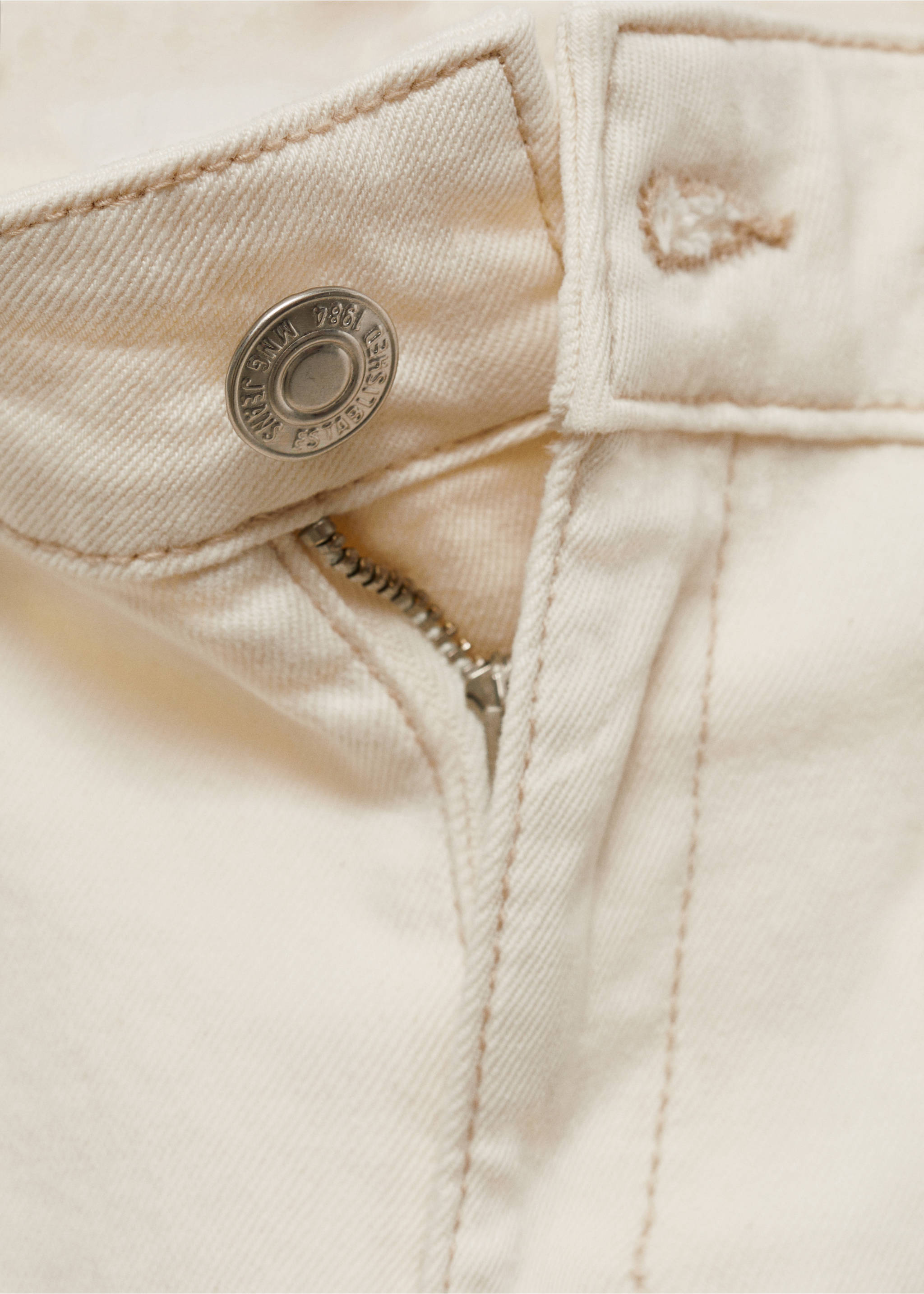 Flared-Jeans mit Taschen in Cropped-Länge - Detail des Artikels 8, Cremeweiß. Ref: 77086738-00.