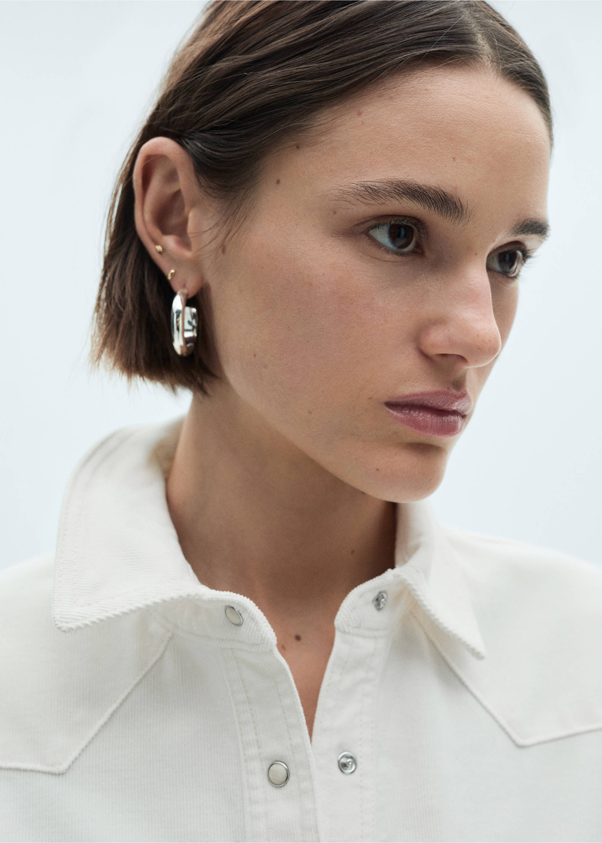 Micro-corduroy shirt with pockets - Details of the article 1, Off White. Ref: 77087114-00.