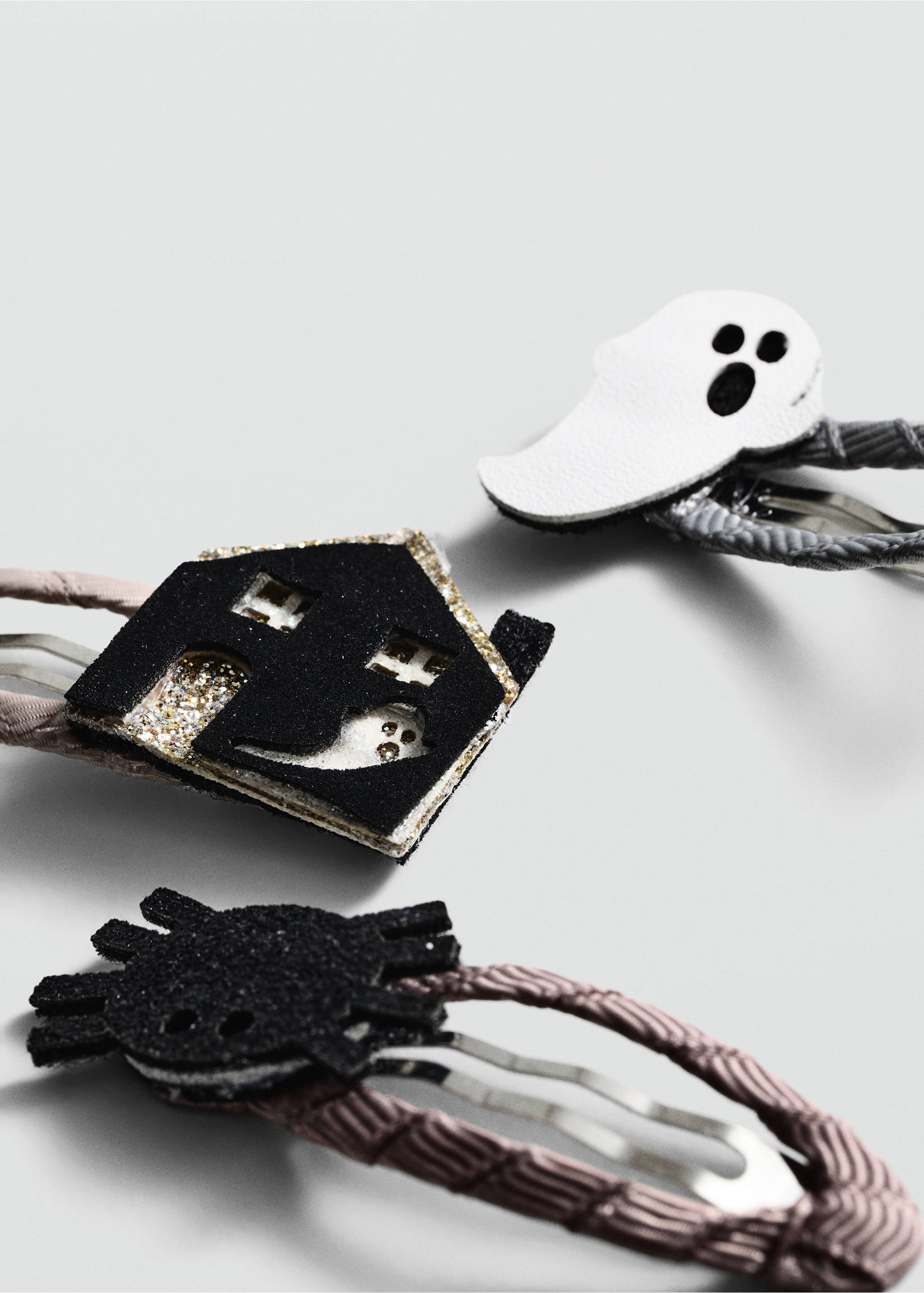 Lot 3 barrettes Halloween - Plan moyen, Noir. Ref: 77087122-00.