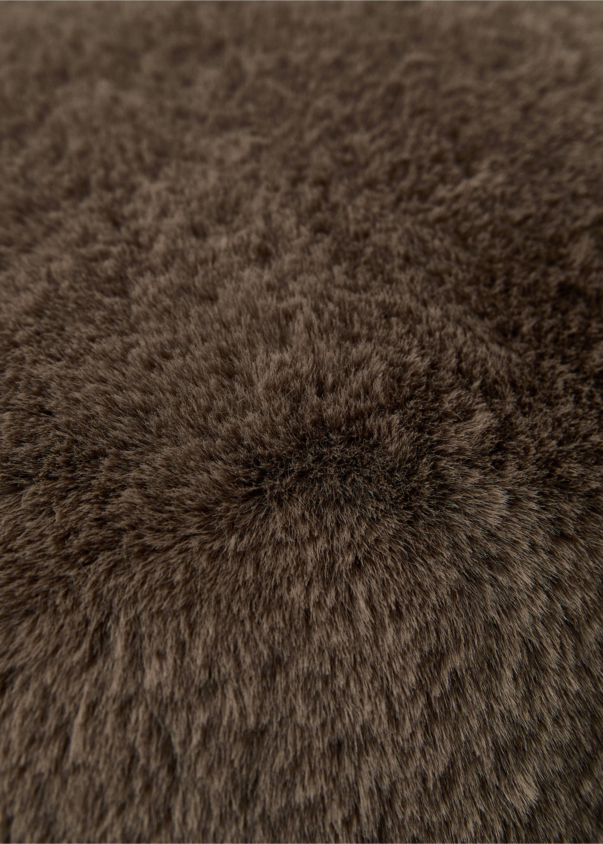 Faux-fur cushion cover 45x45cm - Details of the article 2, Brown. Ref: 77087641-00.