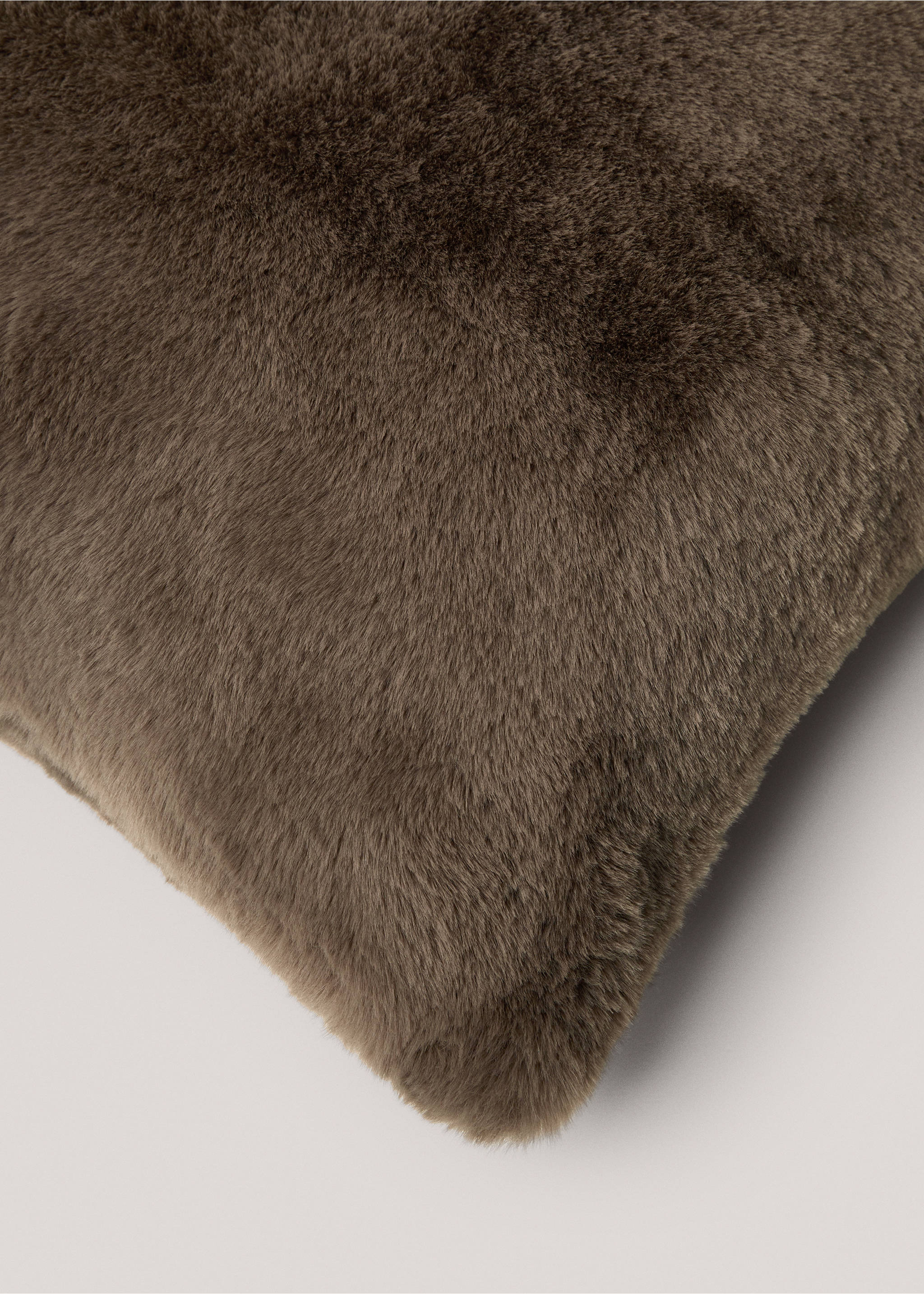 Faux-fur cushion cover 45x45cm - Details of the article 3, Brown. Ref: 77087641-00.