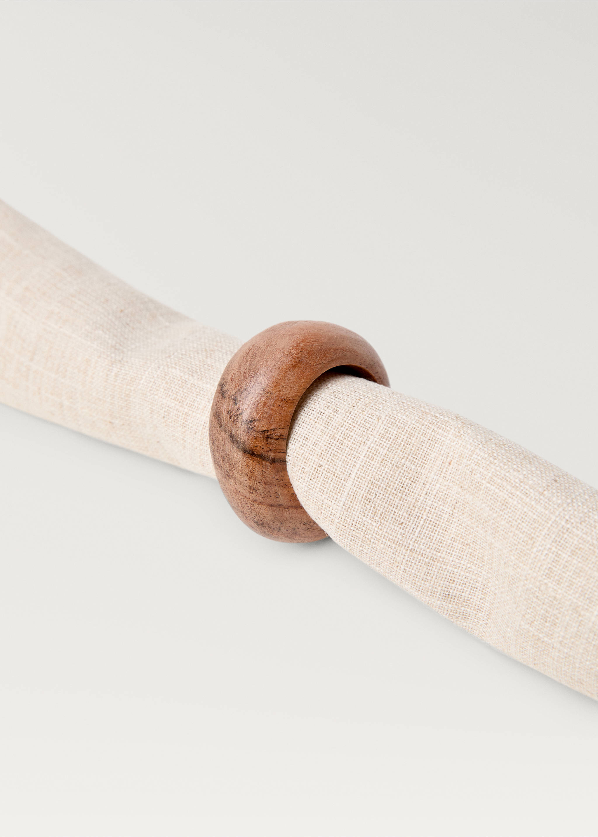 Serviettenring aus 100 % Akazienholz - Detail des Artikels 2, Braun. Ref: 77087659-00.