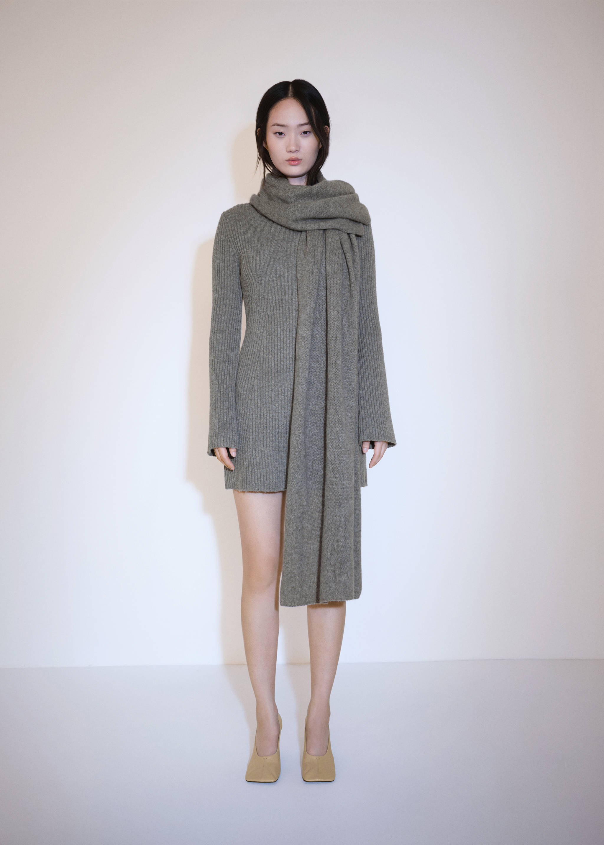 Vestido corto canalé - Plano general