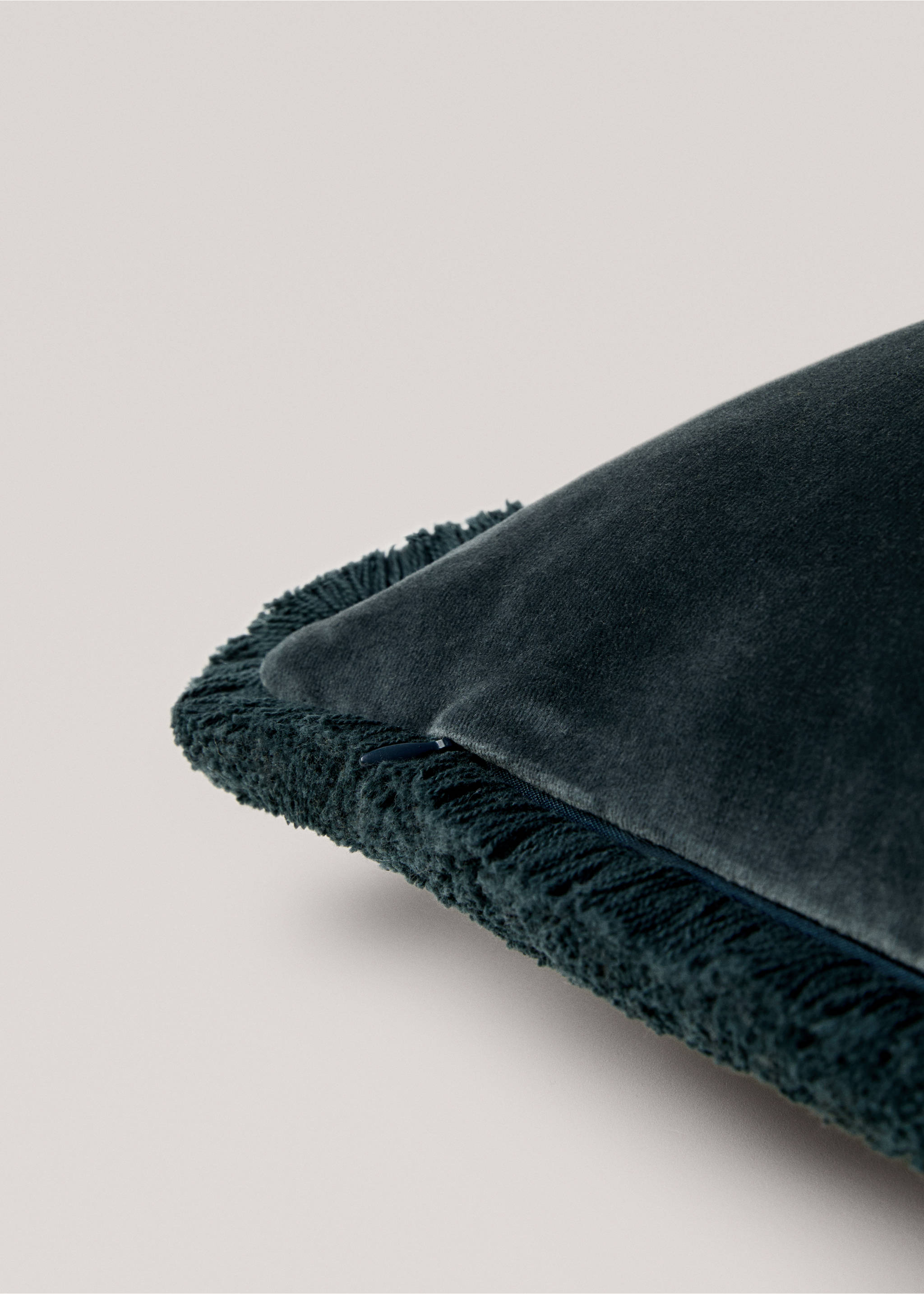 Housse coussin velours franges 45x45 cm - Détail de l'article 1, Bleu pétrole. Ref: 77087669-00.