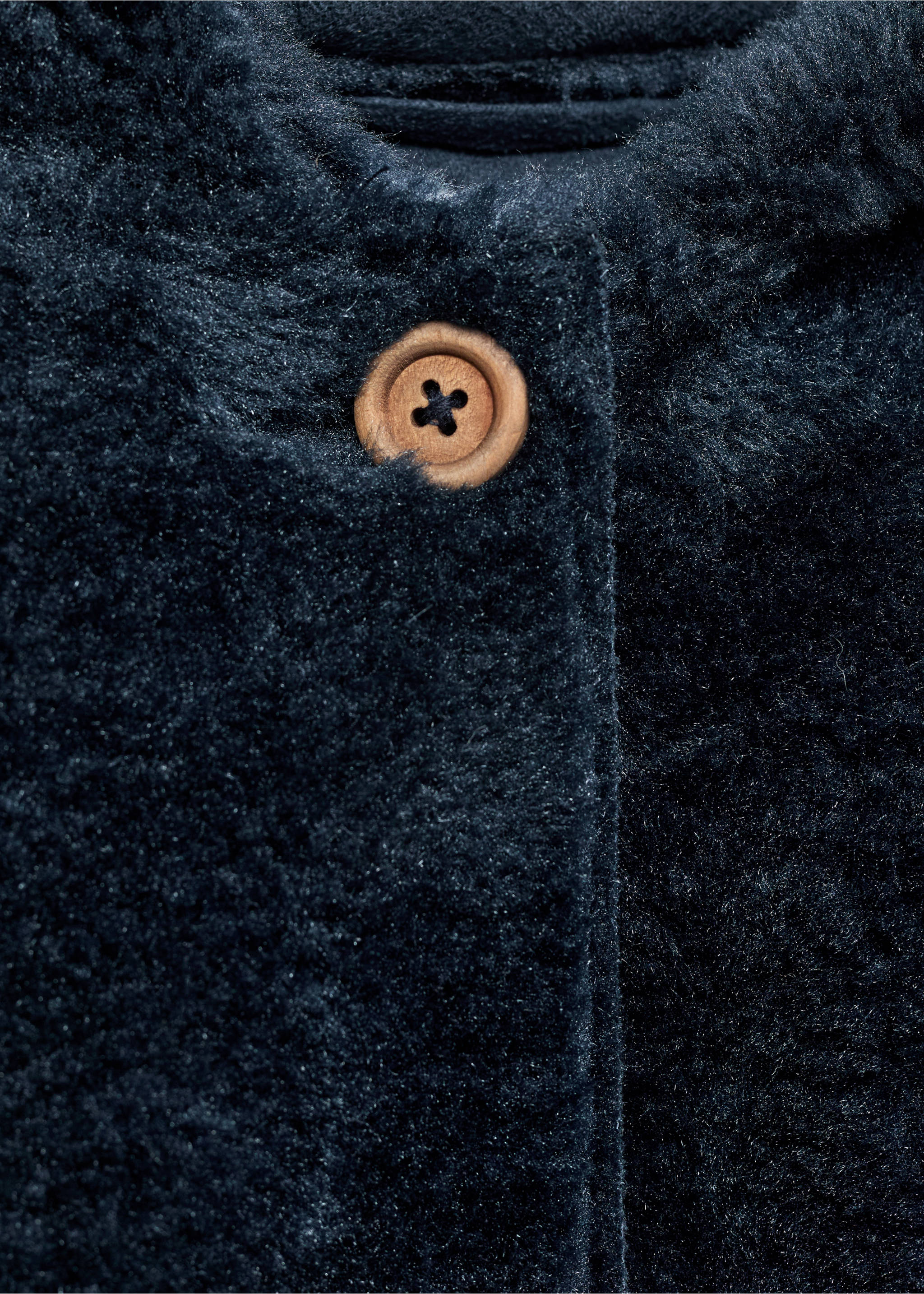 Mantel mit Pelzeffekt - Detail des Artikels 8, Blau. Ref: 77087674-00.