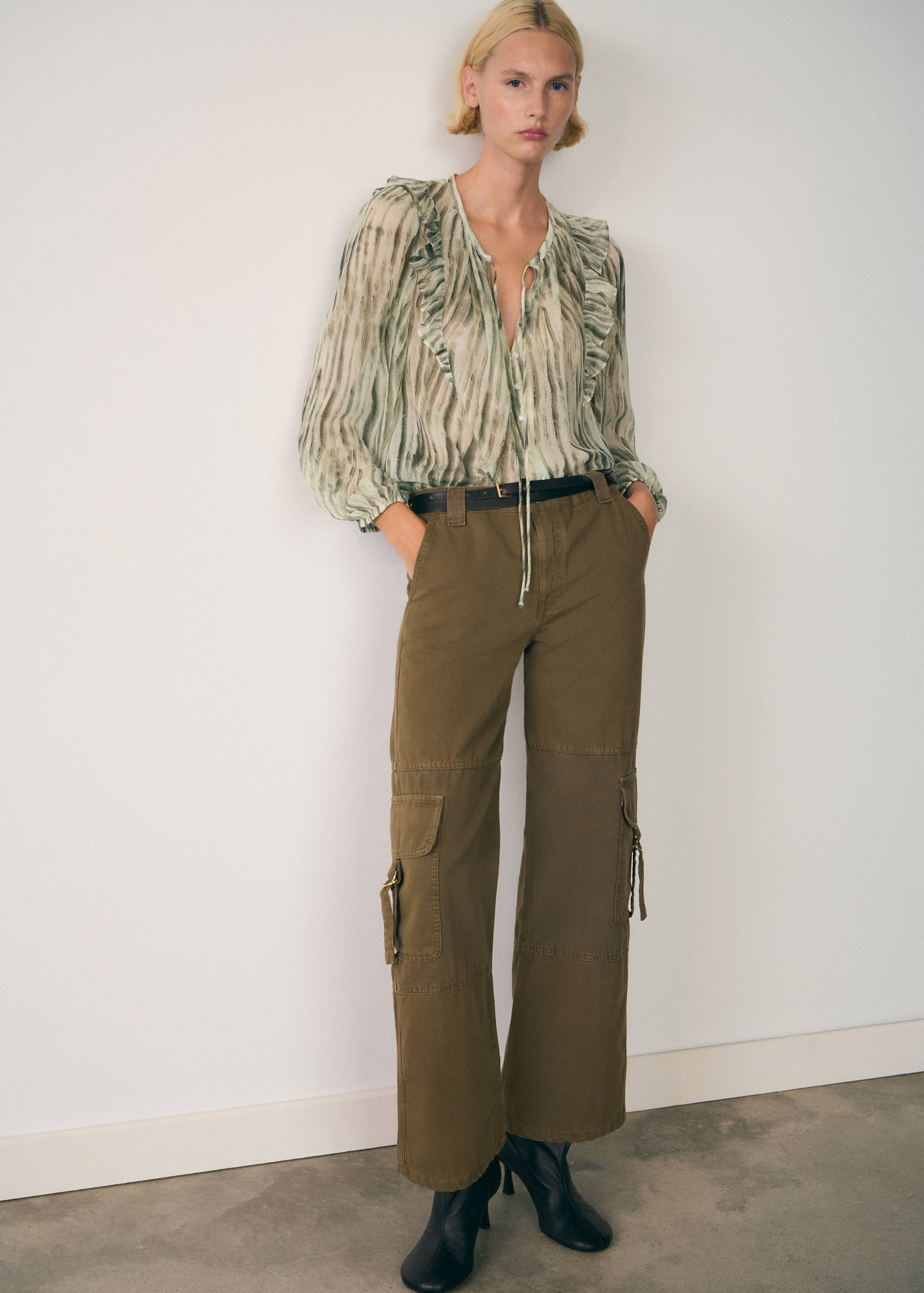 Semi-transparent printed blouse - General plane