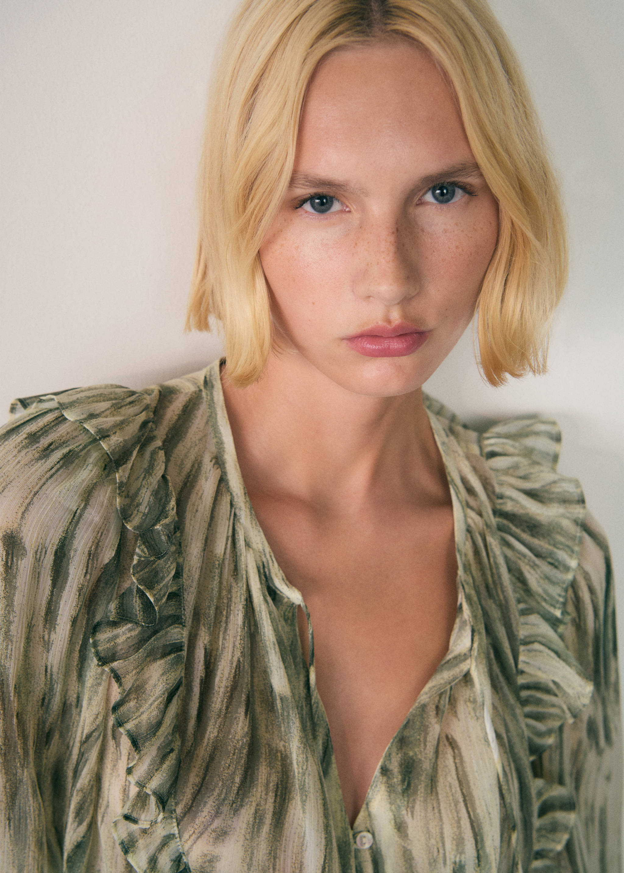 Semi-transparent printed blouse - Details of the article 1