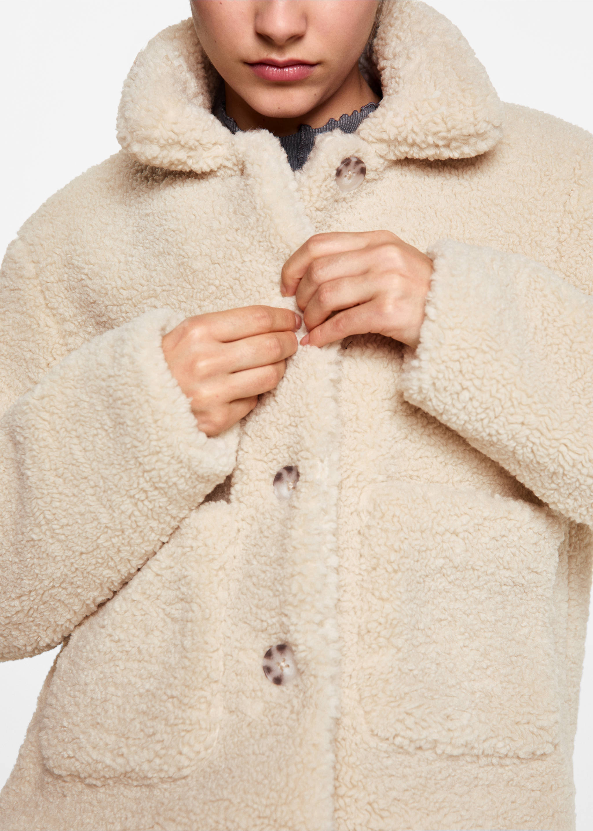 Fur-effect jacket with pockets - Details of the article 6, Ecru. Ref: 77087687-00.