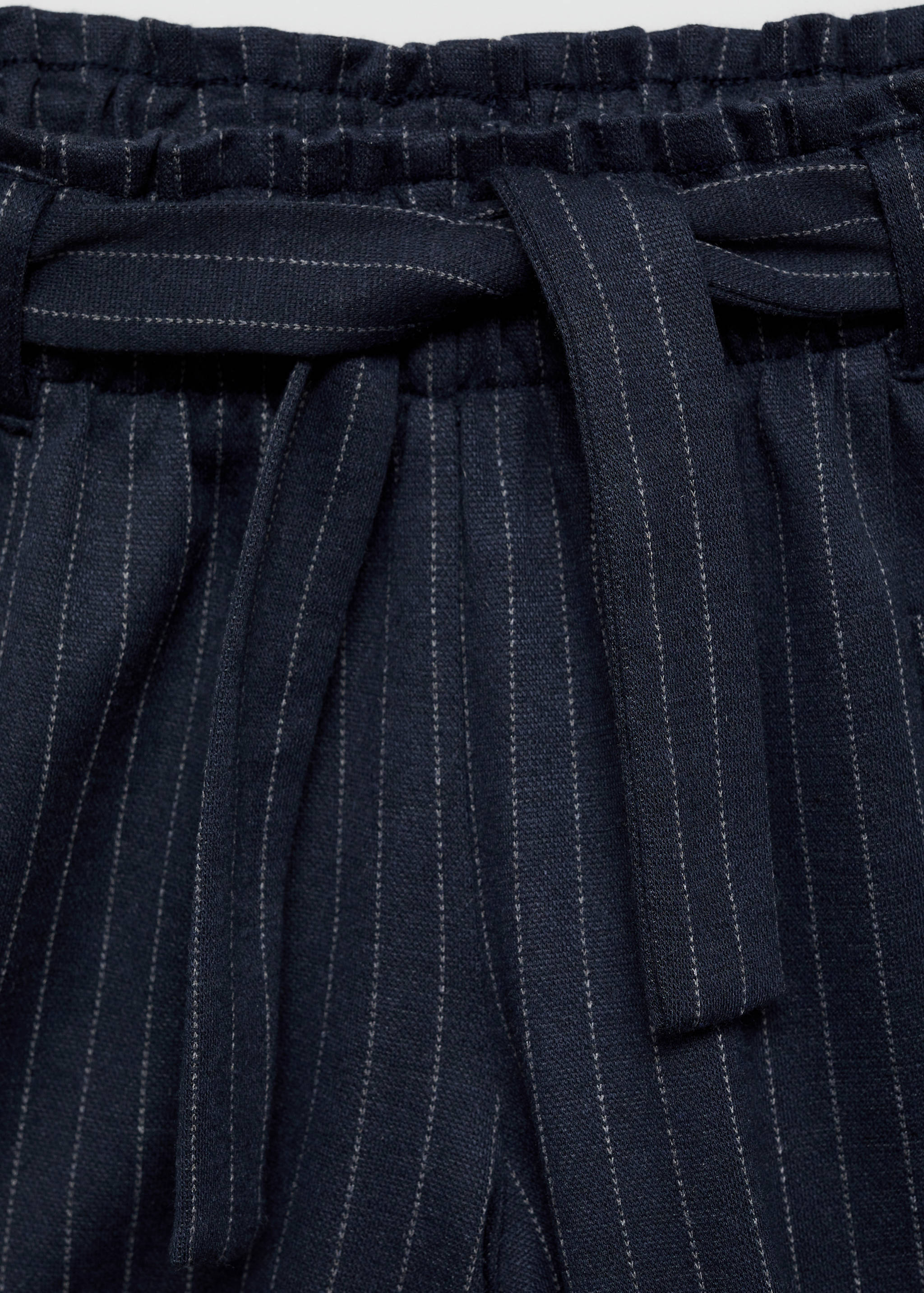 Gestreifte Shorts mit Gürtel - Detail des Artikels 8