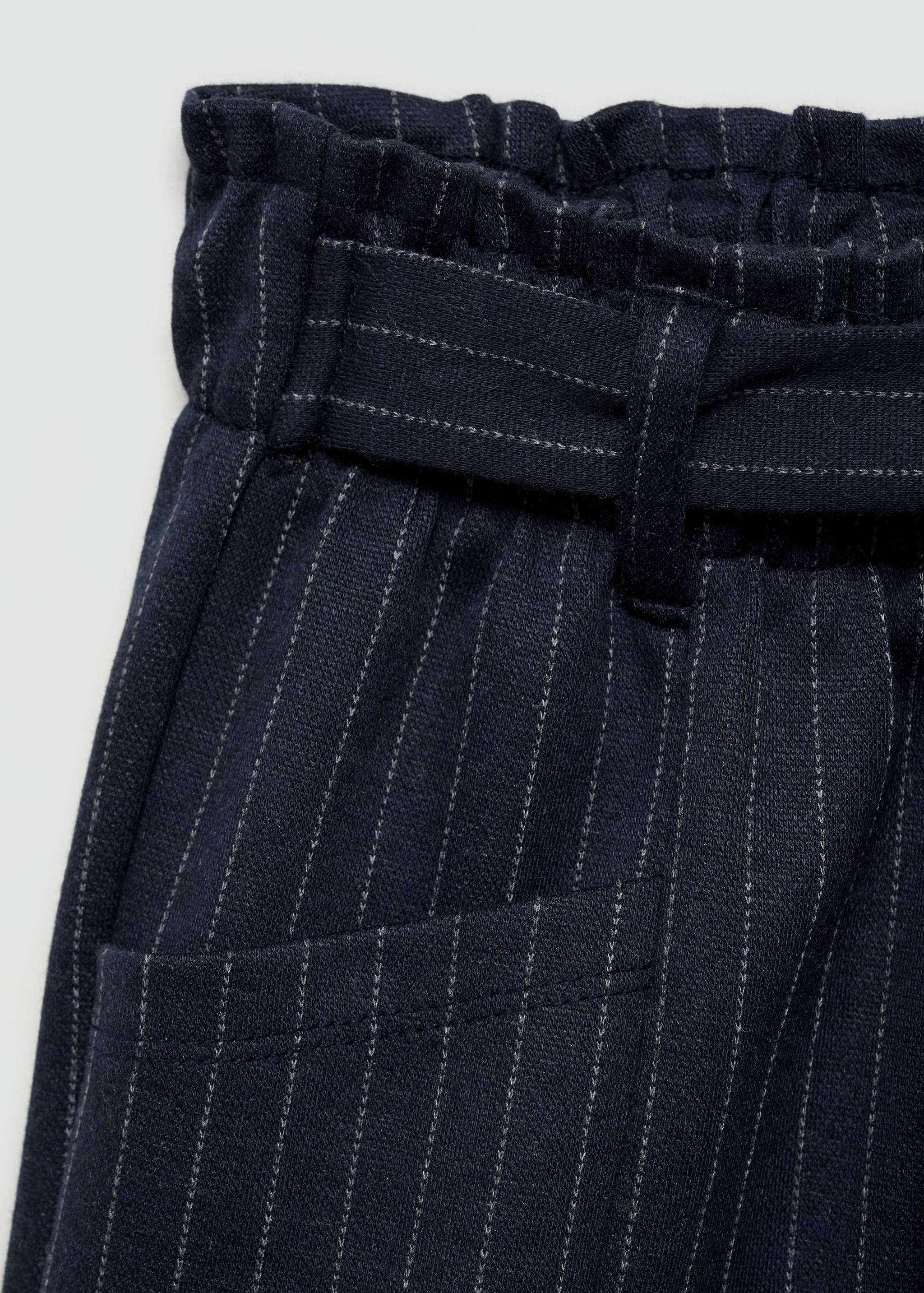 Gestreifte Shorts mit Gürtel - Detail des Artikels 0