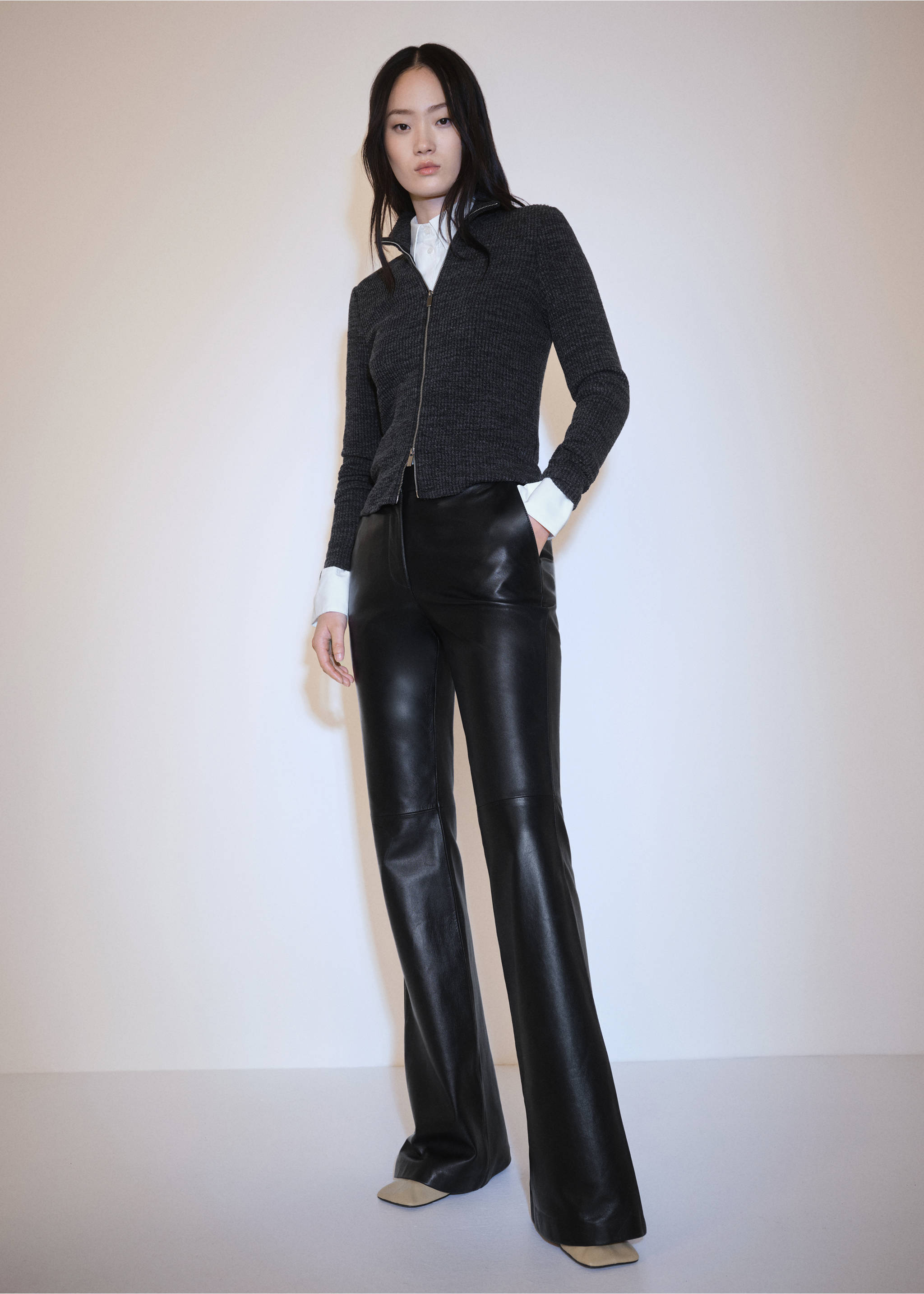 Knitted jacket with zip - Details of the article 2, Grey. Ref: 77087690-00.