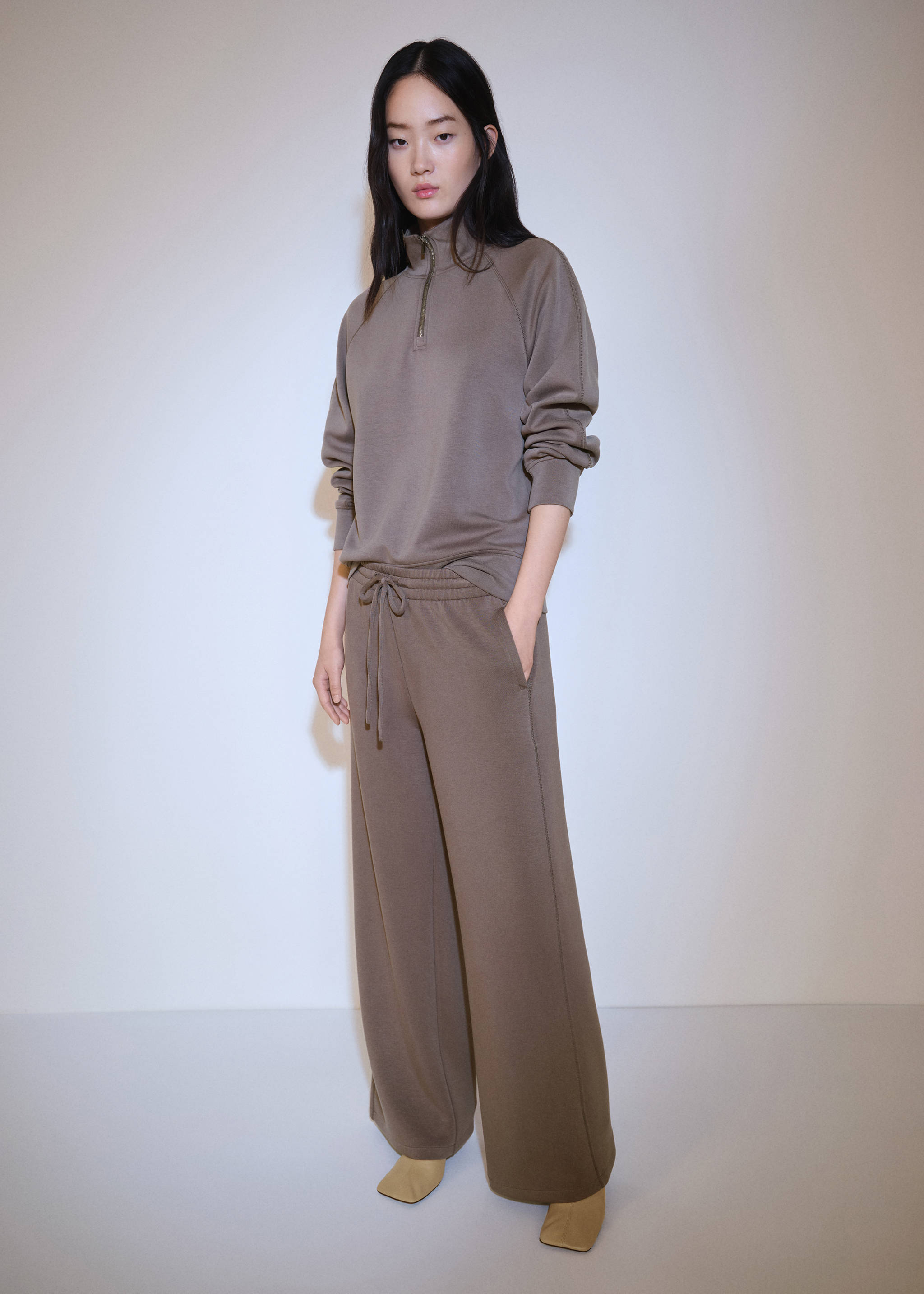 Pantalón jogger cintura elástica - Plano general