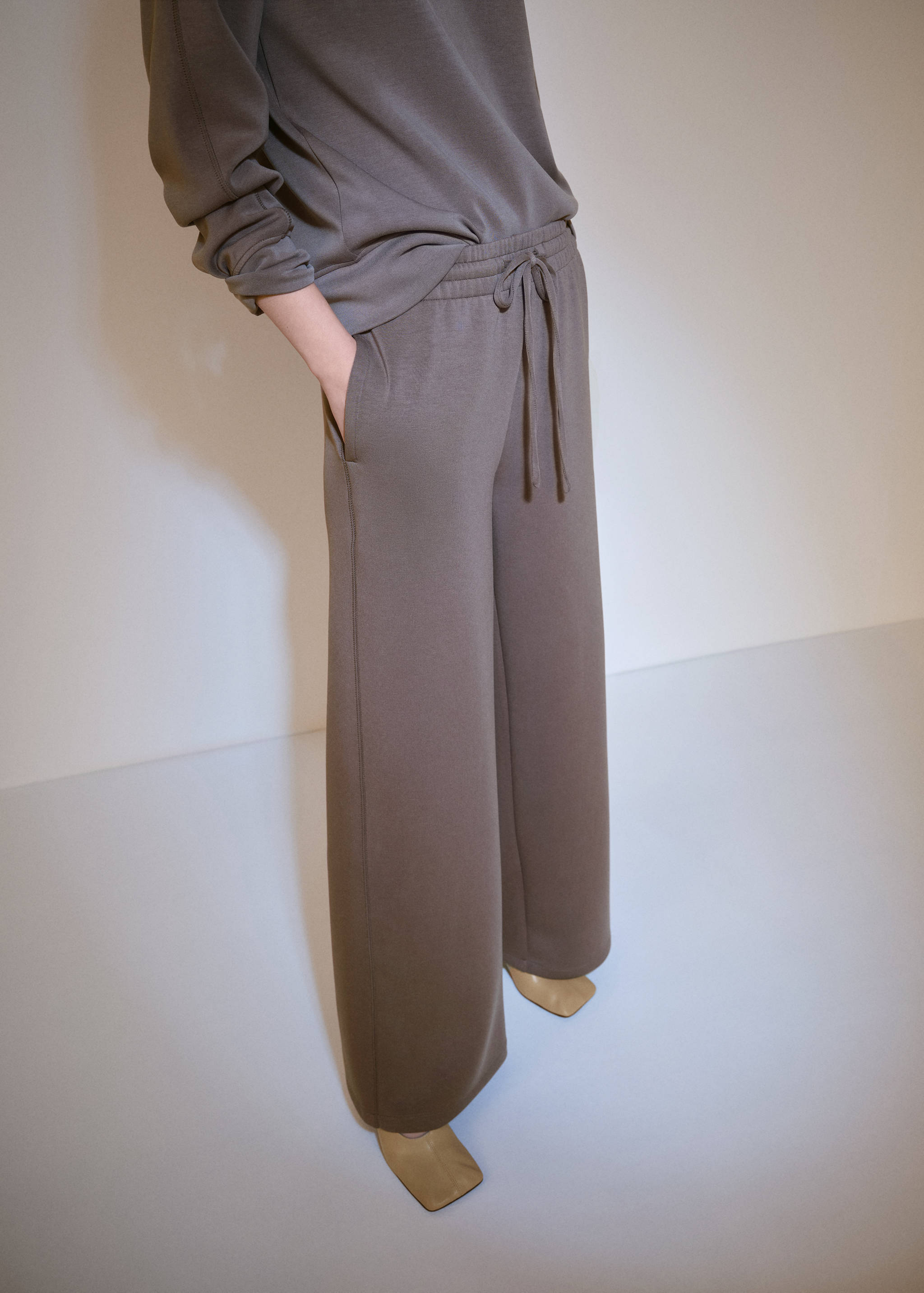 Pantalón jogger cintura elástica - Plano medio