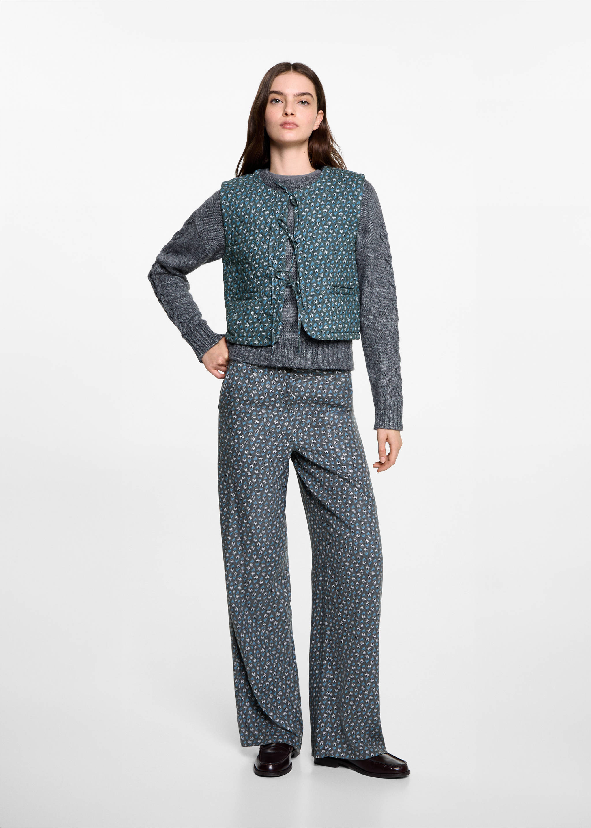 Flowy printed trousers - Details of the article 2, Charcoal. Ref: 77087702-00.