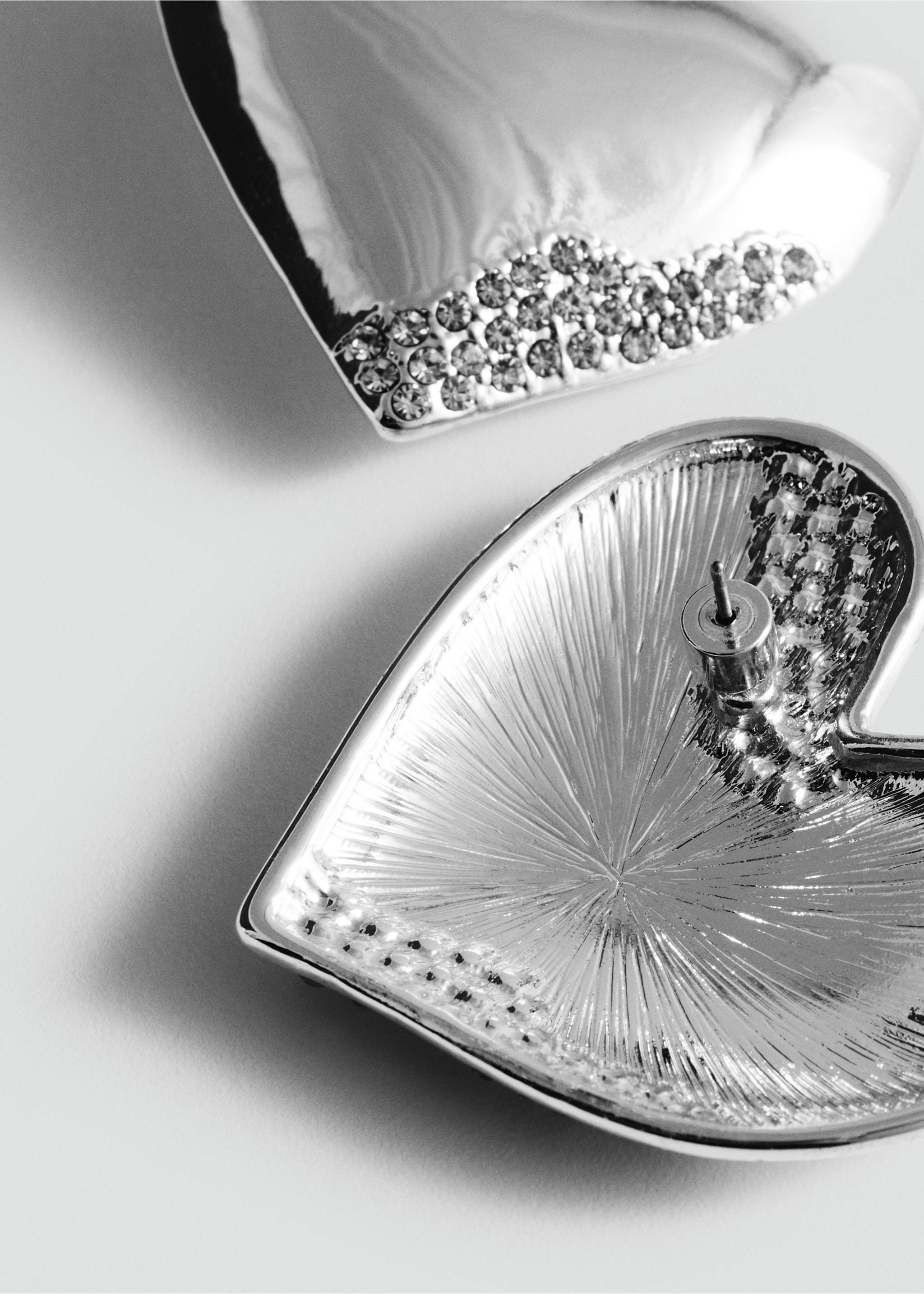 Strassverzierte Herzohrringe - Mittlere Ansicht, Silber. Ref: 77087703-00.