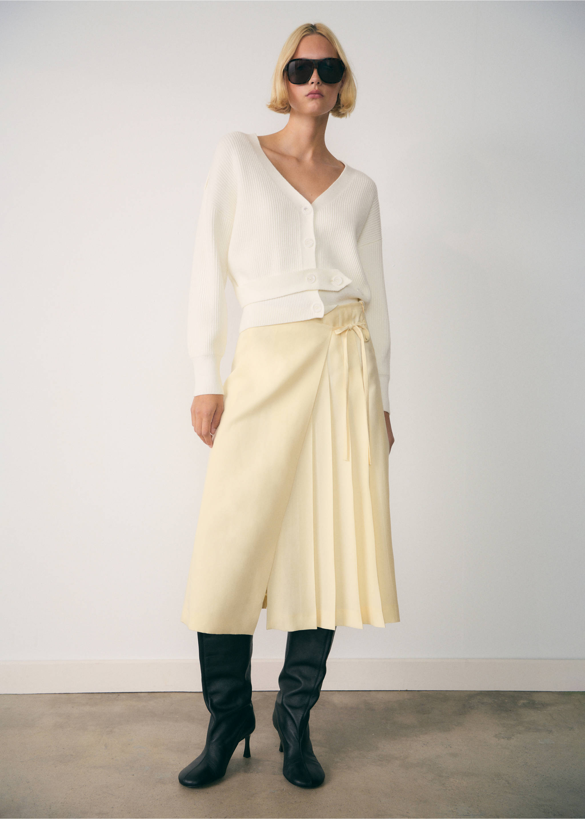 Button-strip cardigan - General plane, White. Ref: 77087711-00.