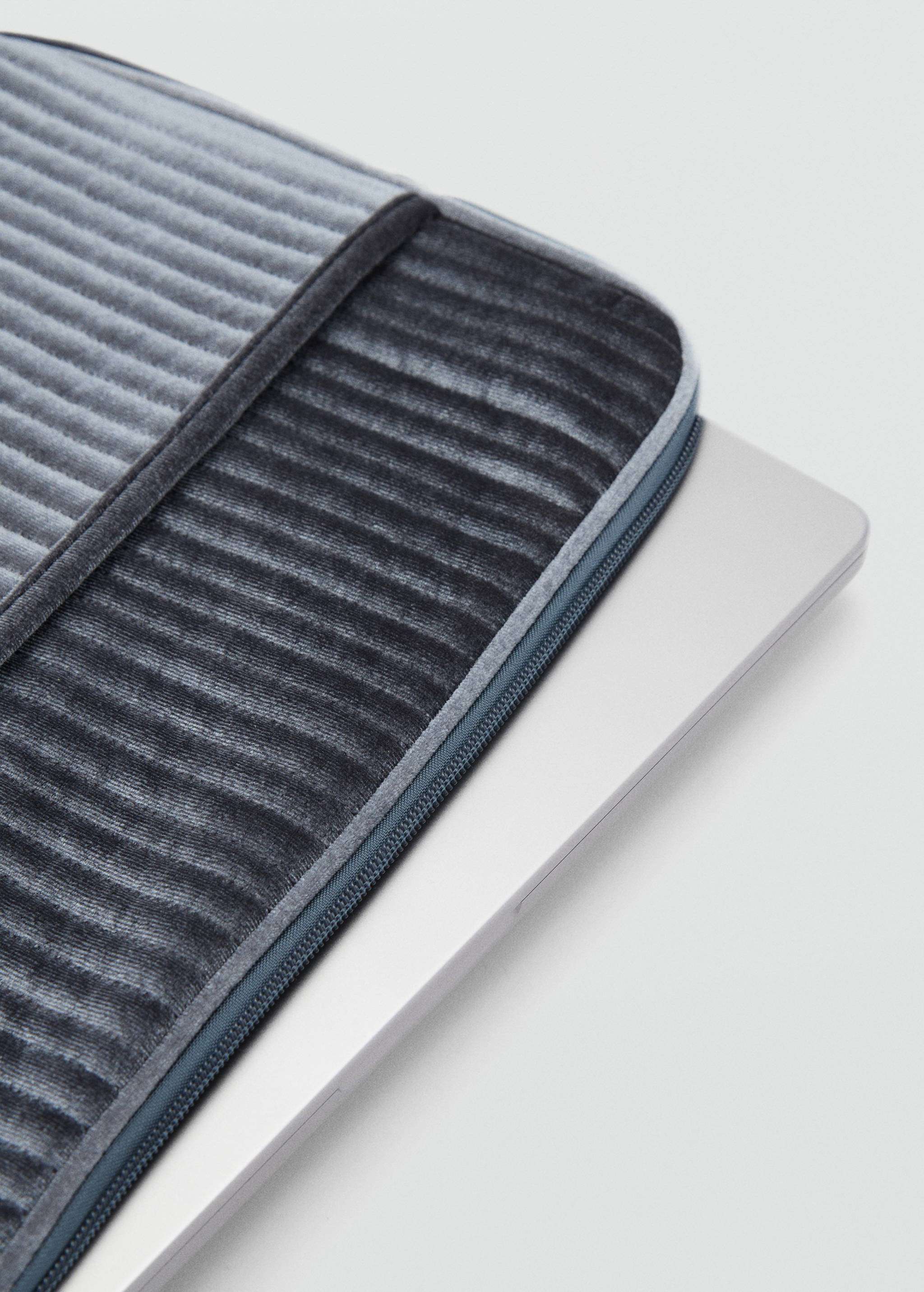 Velvet laptop case - Details of the article 2