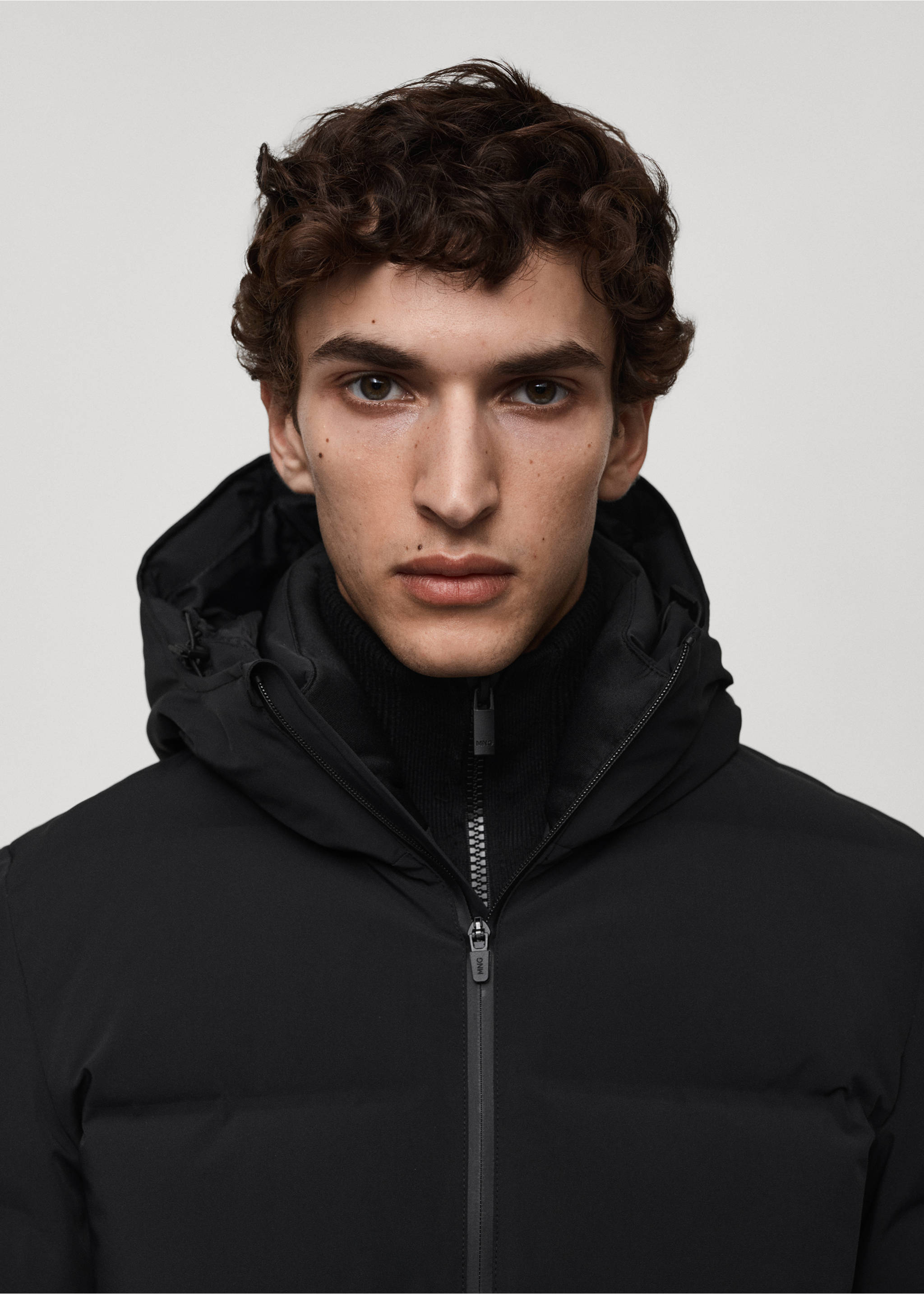 Waterproof anorak with down and feather filling - Details of the article 1, Black. Ref: 77087911-00.