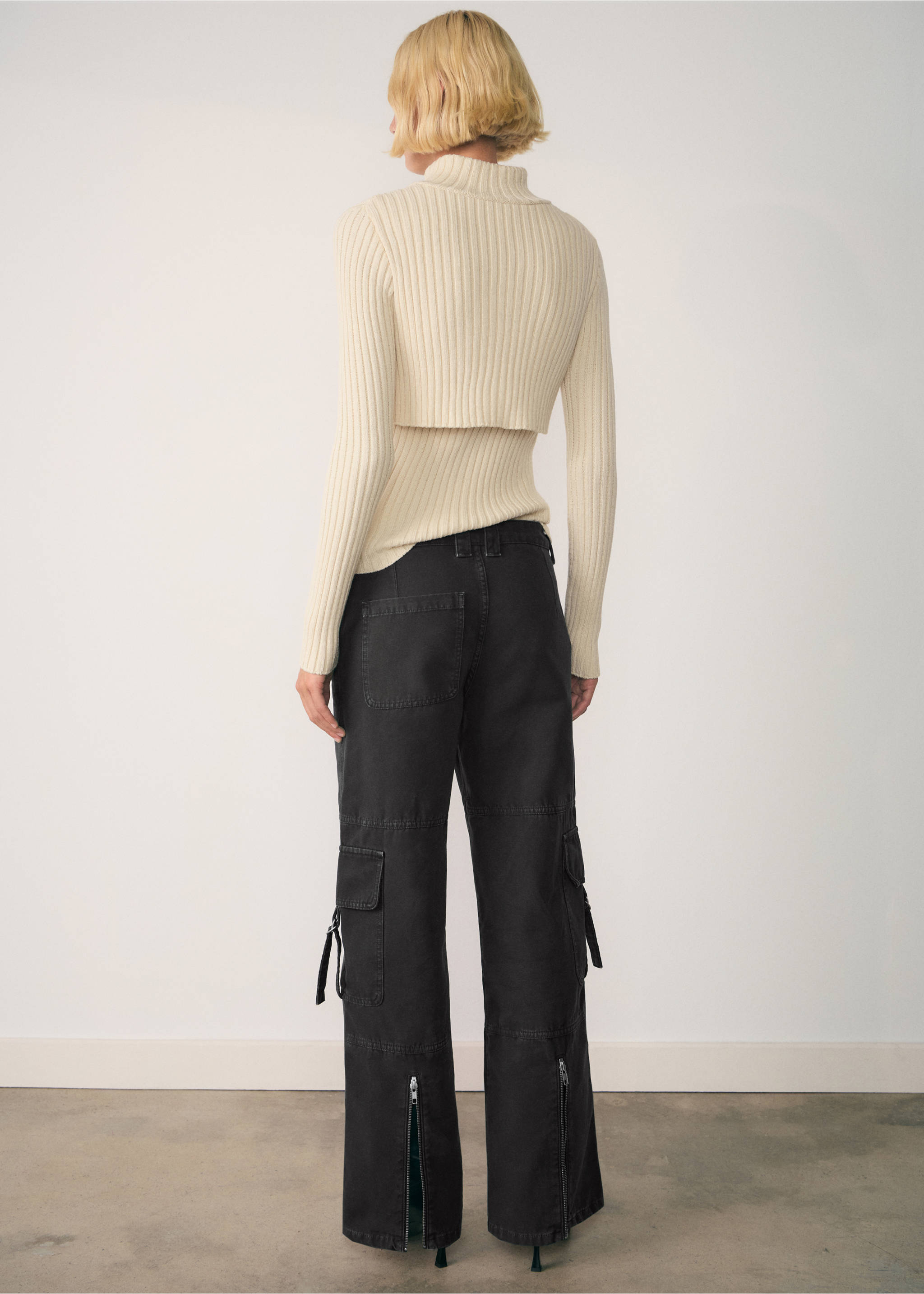 Cargojeans met ritsen - Achterkant van het artikel, Grijs. Ref: 77087938-00.