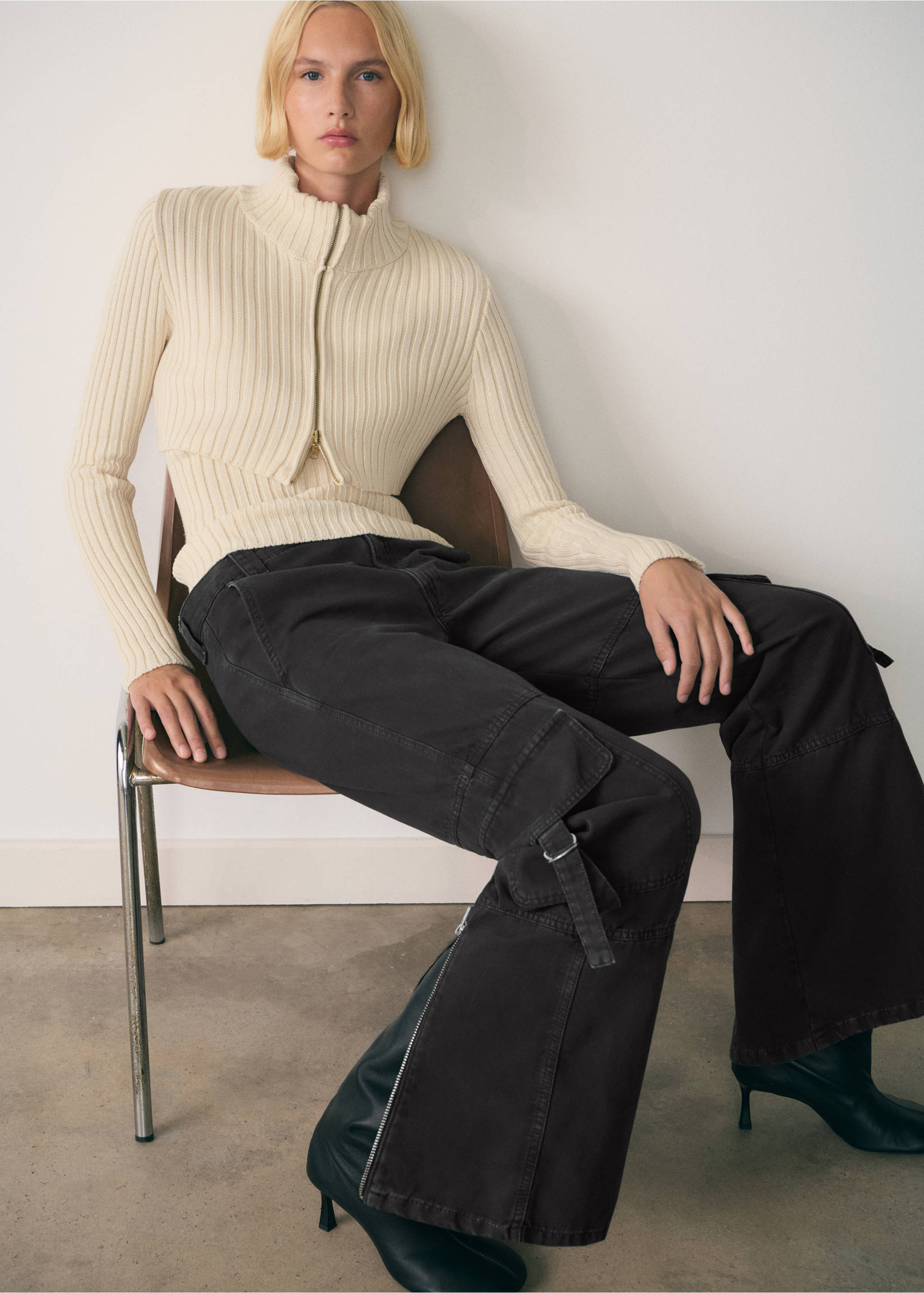 Cargojeans met ritsen - Detail van het artikel 2, Grijs. Ref: 77087938-00.