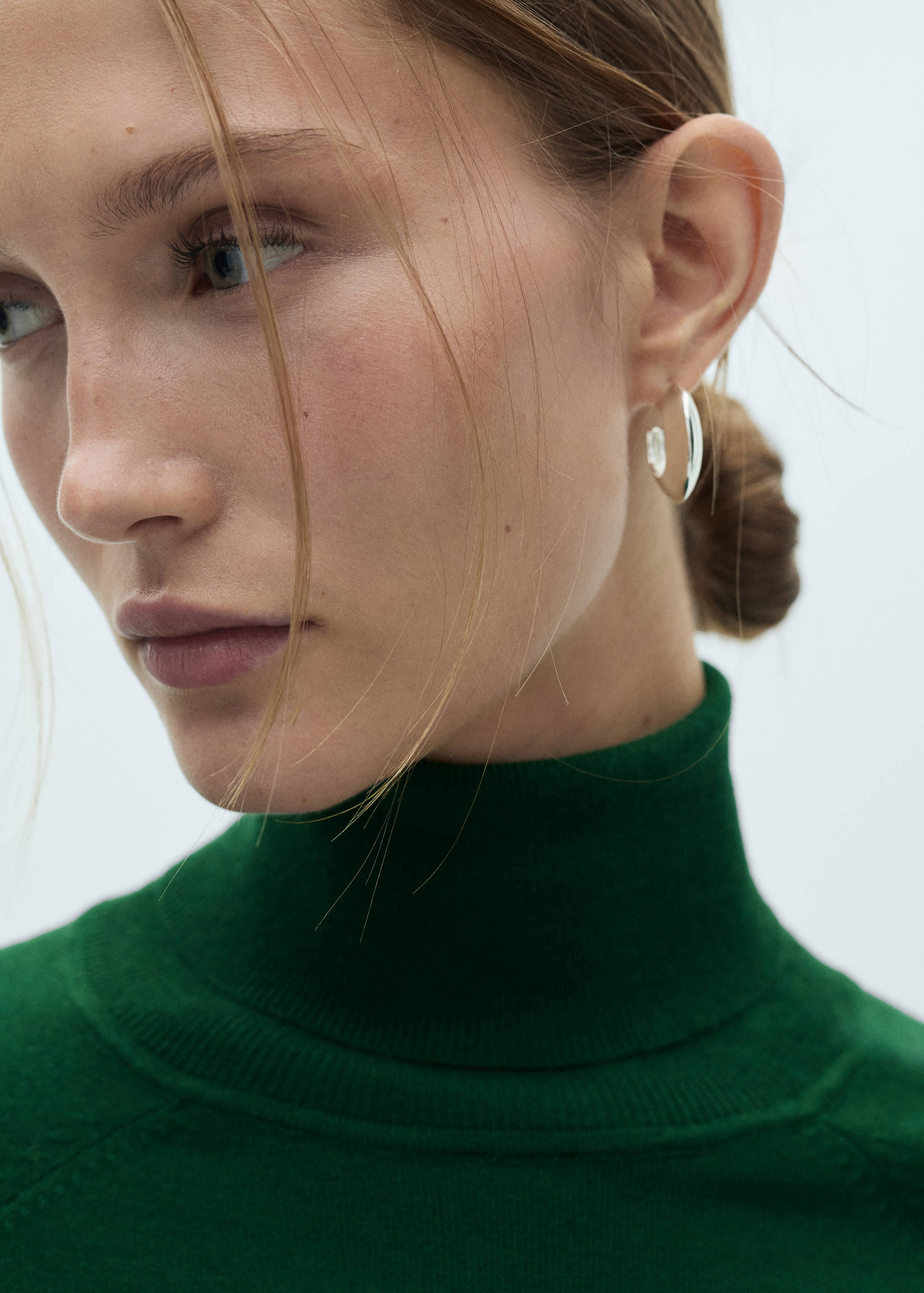 Fine-knit turtleneck sweater - Details of the article 1