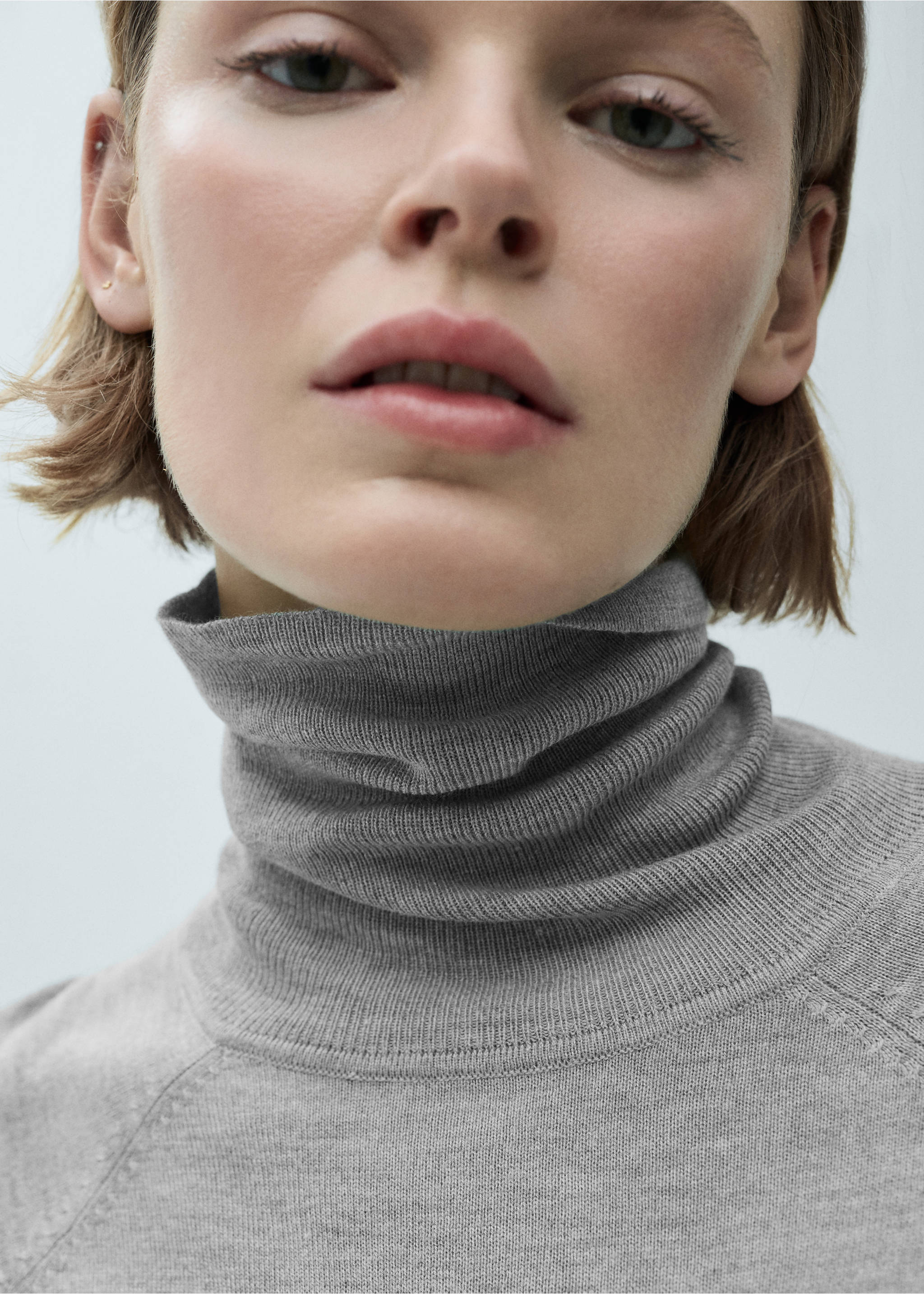 Fine-knit turtleneck sweater - Details of the article 1, Light Heather Grey. Ref: 77088264-00.