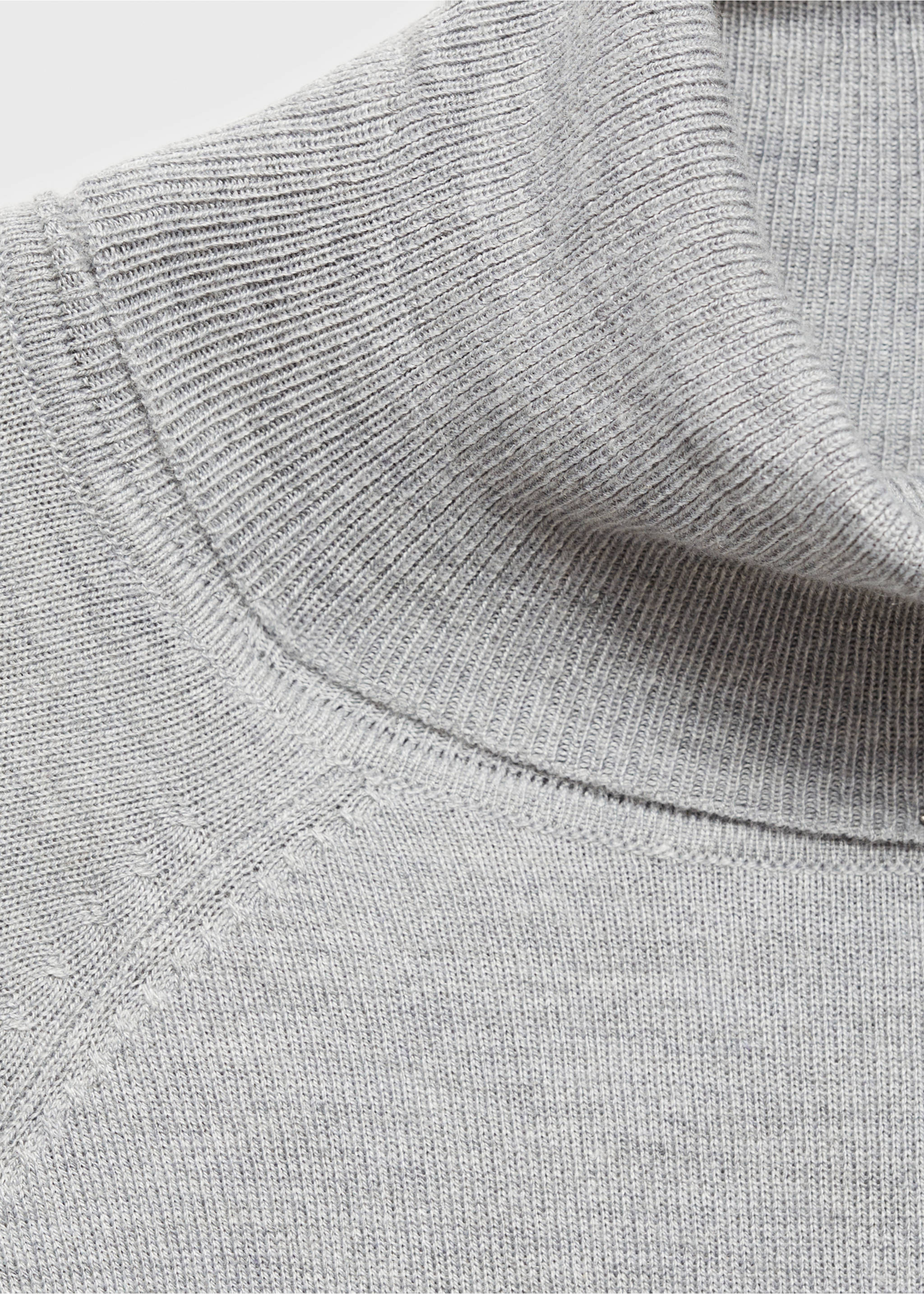 Fine-knit turtleneck sweater - Details of the article 8, Light Heather Grey. Ref: 77088264-00.