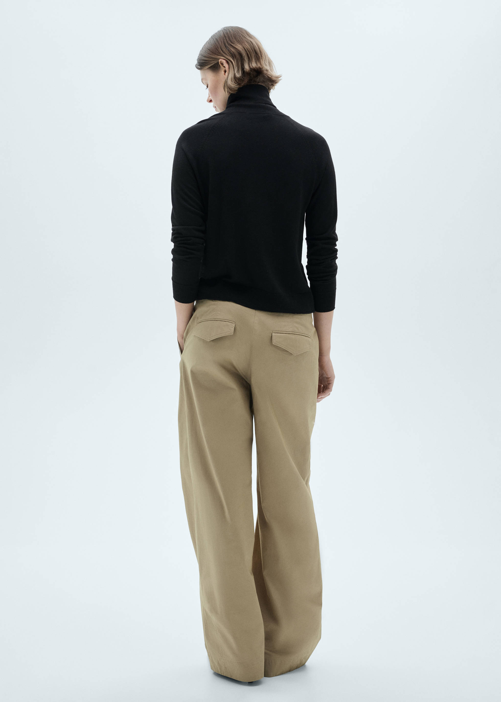 Fine-knit turtleneck sweater - Reverse of the article