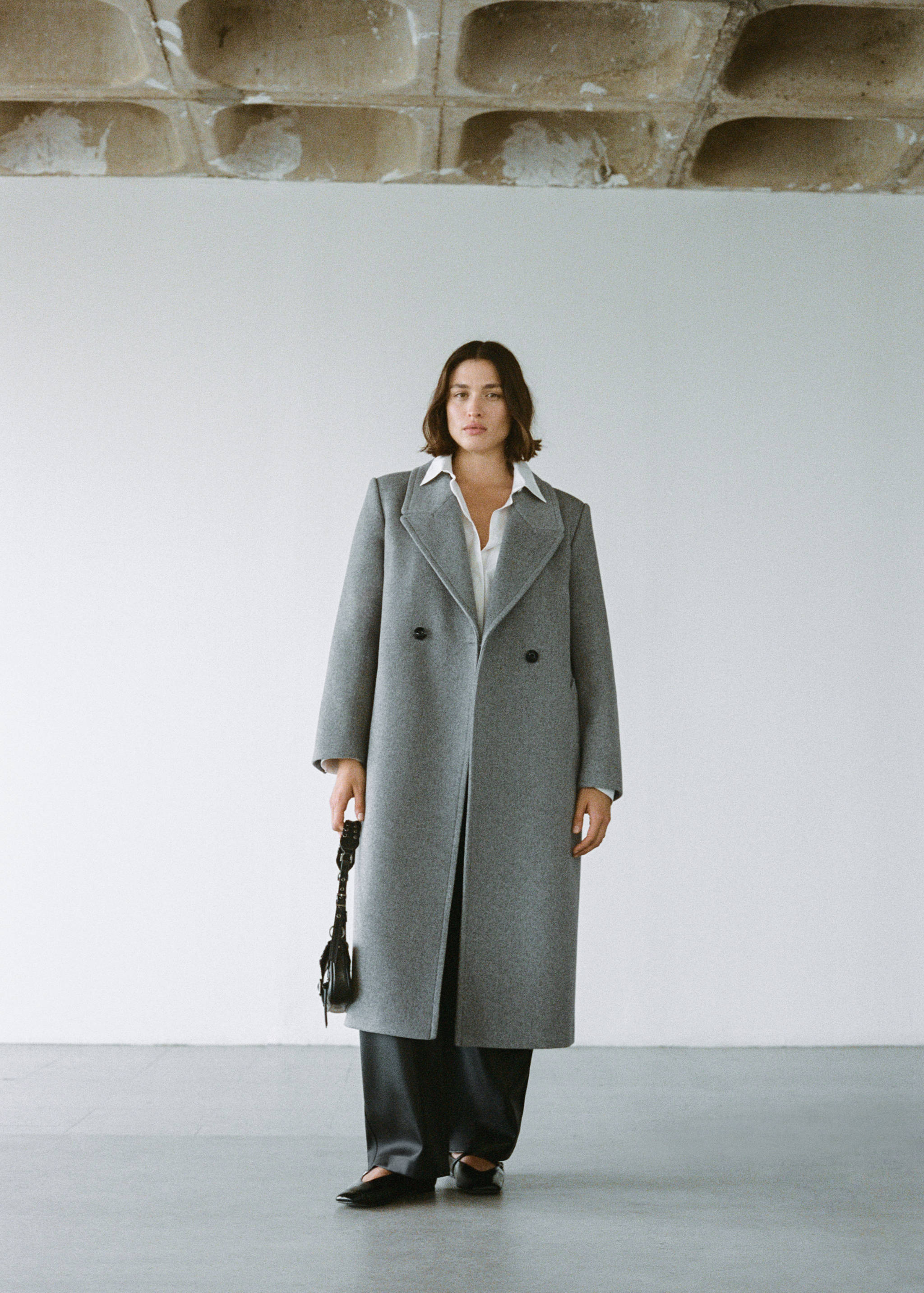 Wool coat with lapels - Details of the article 7