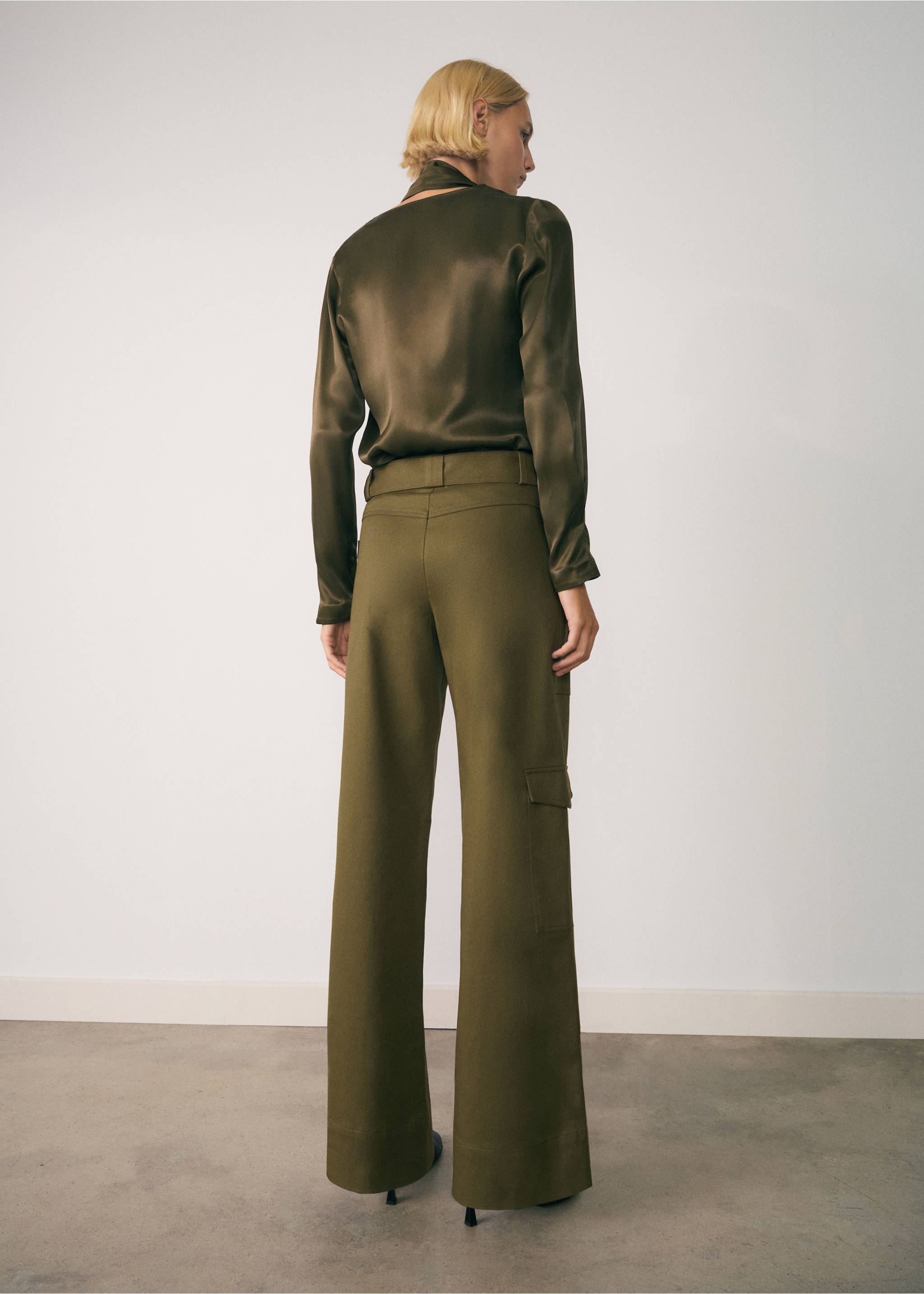 Belt cargo pants - Reverse of the article, Khaki. Ref: 77088282-00.
