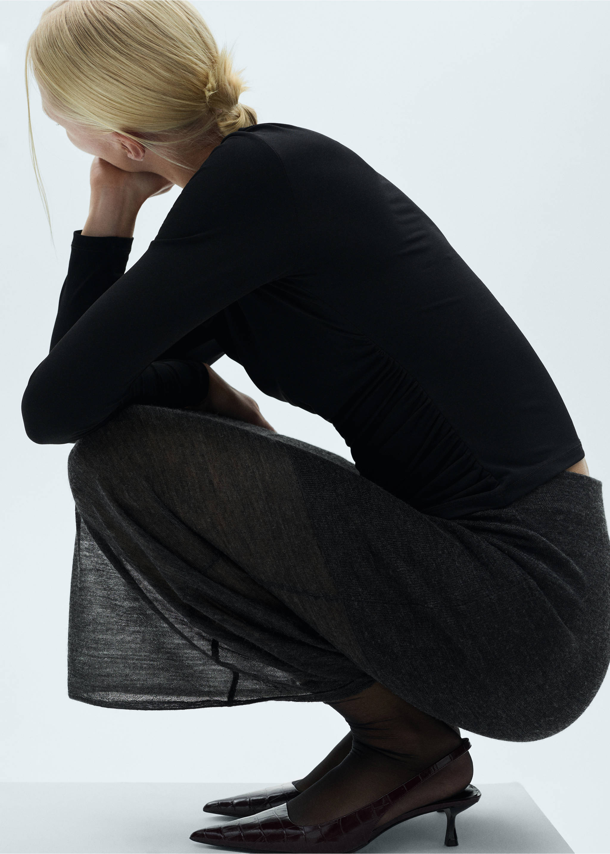 Asymmetrical gathered t-shirt - Details of the article 2, Black. Ref: 77088283-00.