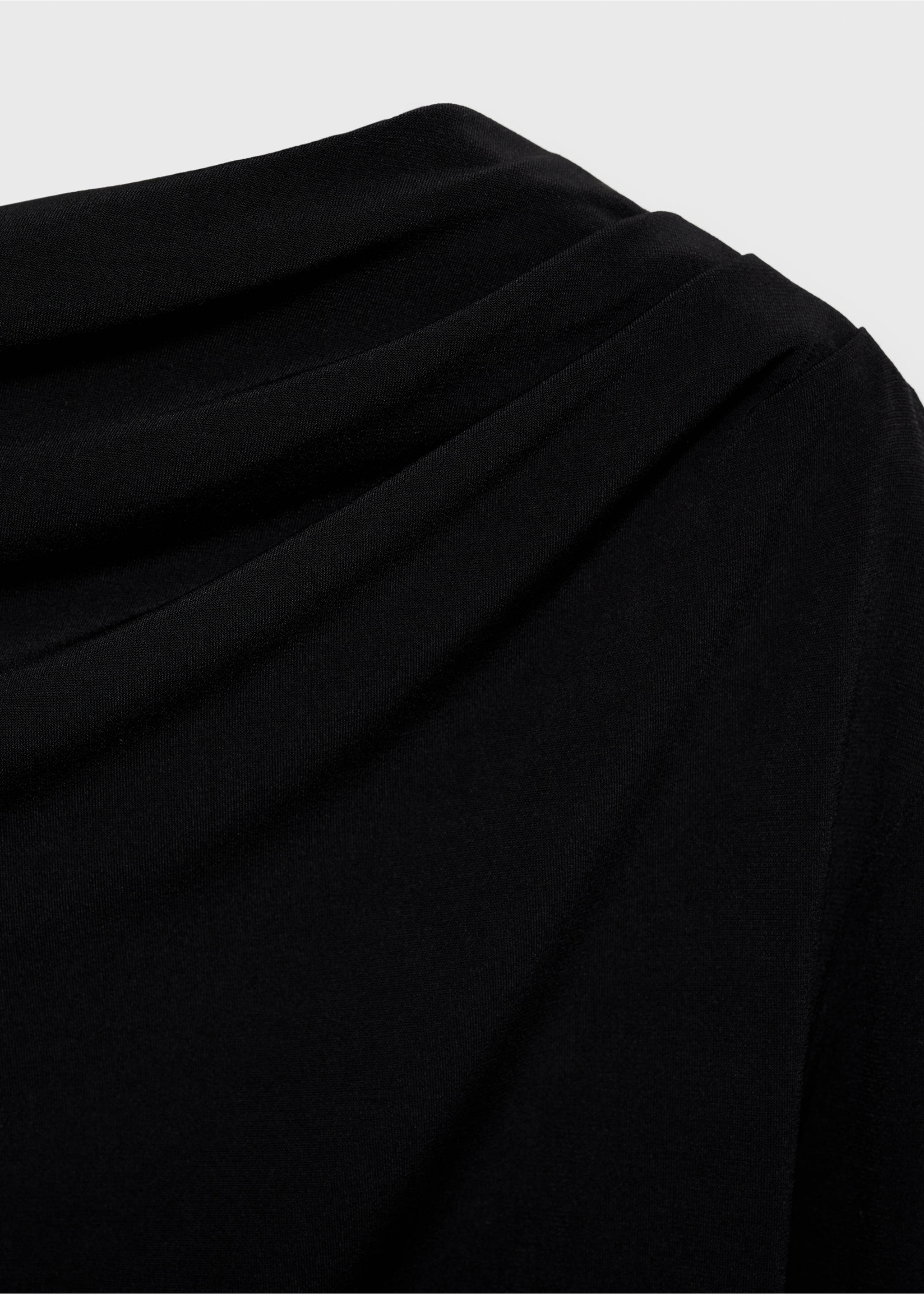 Asymmetrical gathered t-shirt - Details of the article 8, Black. Ref: 77088283-00.