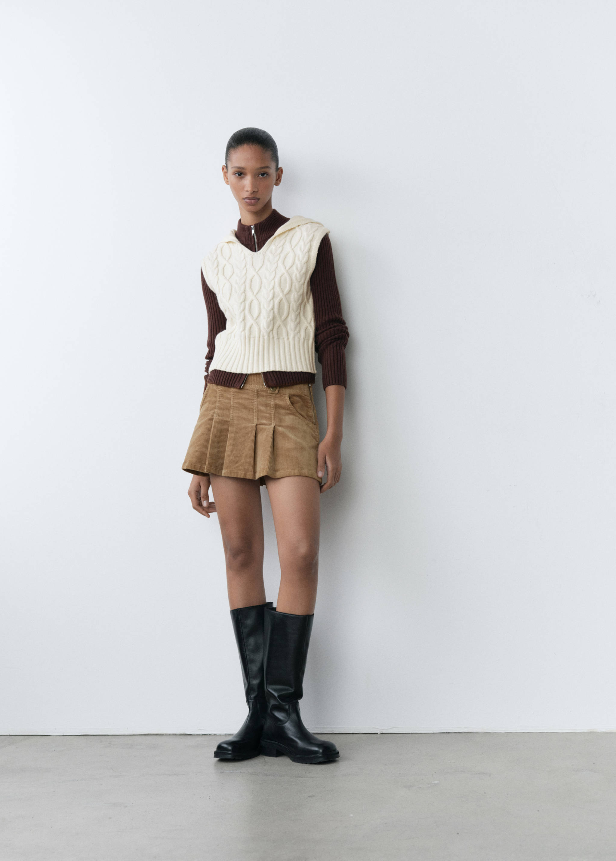 Kabelstickad väst med huva - Allmän bild