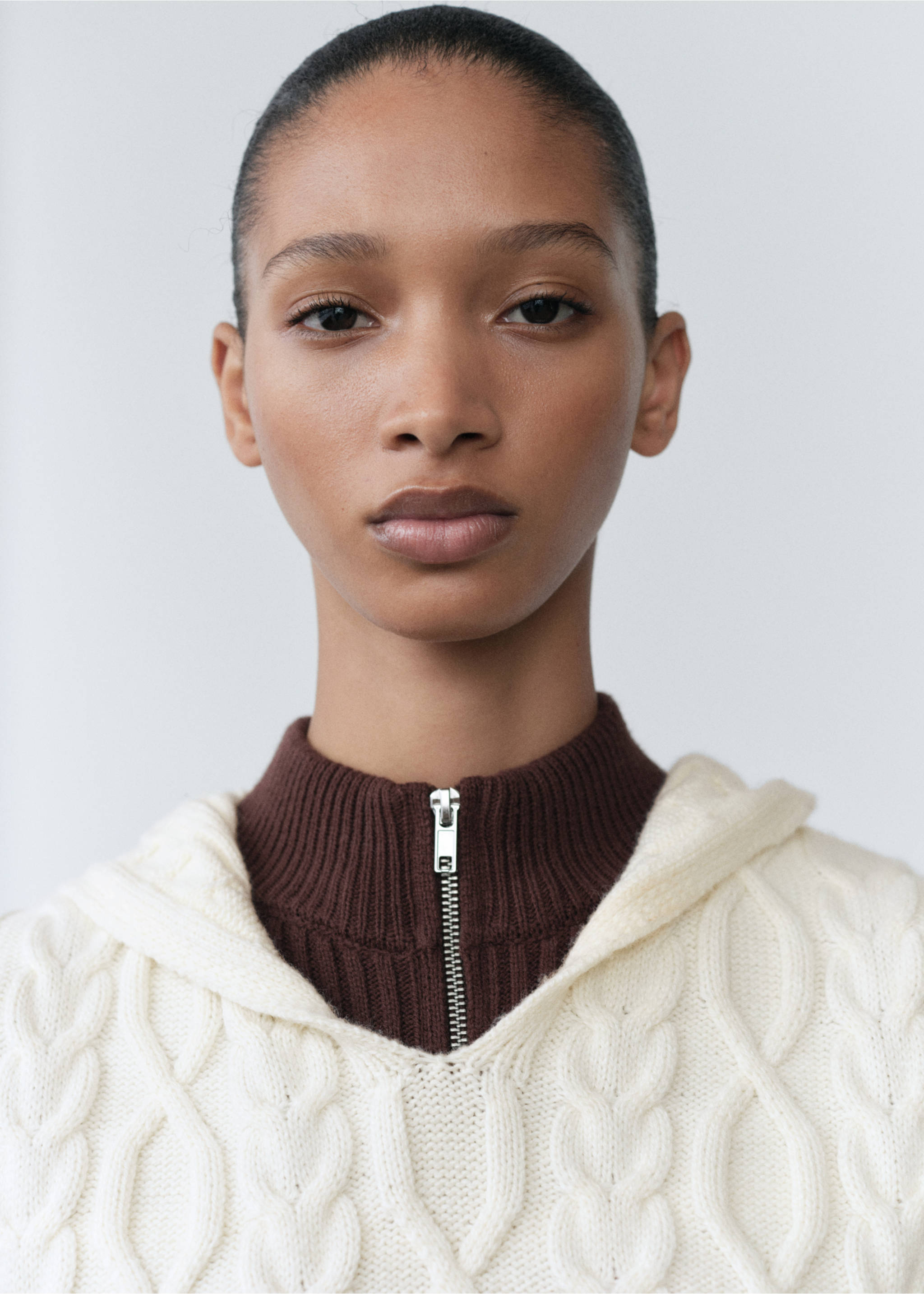 Kabelstickad väst med huva - Detaljer om artikeln 1, Rå. Ref: 77088634-00.