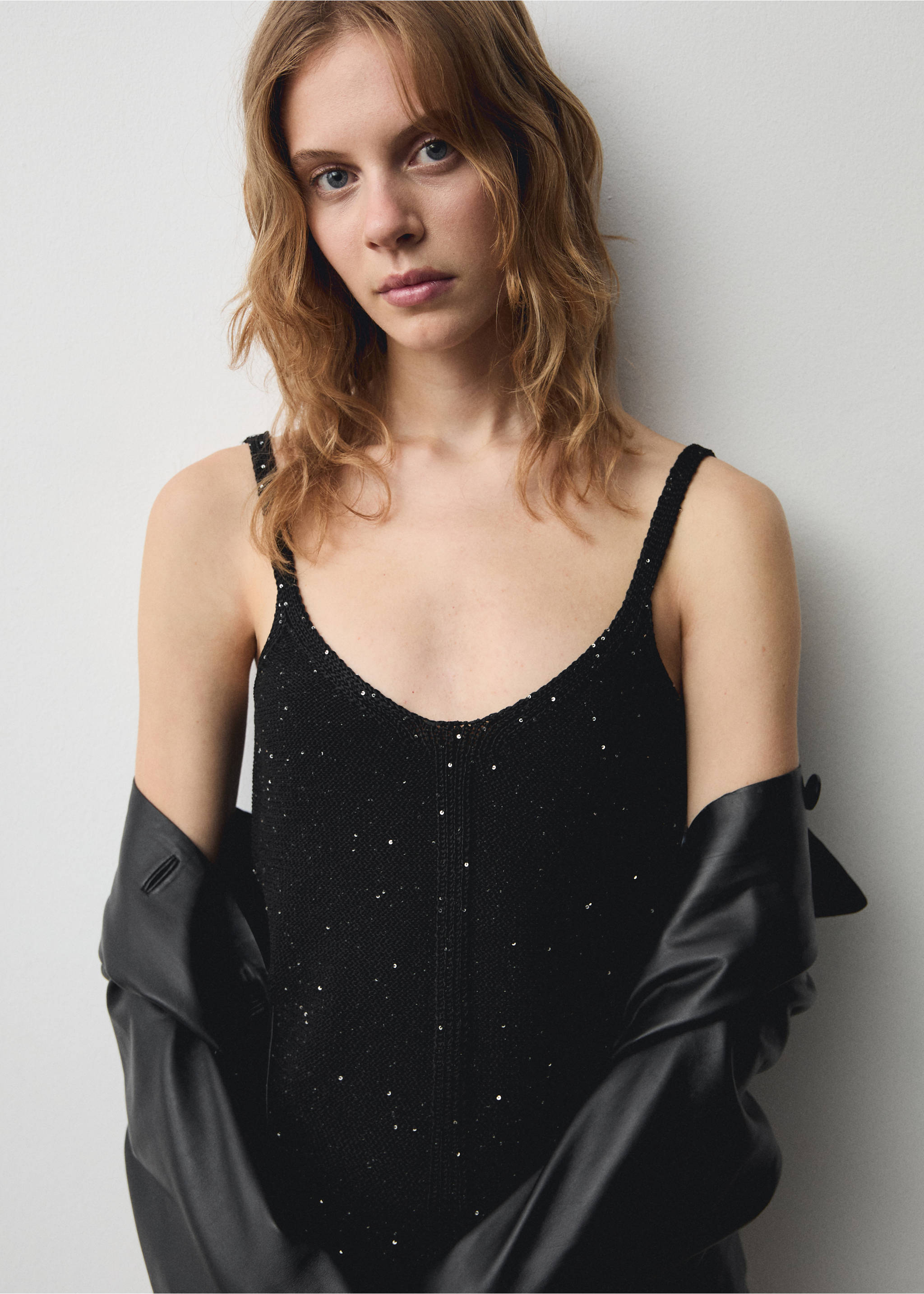 Top punto detalle lentejuelas - Detalle del artículo 1, Negro. Ref: 77089069-00.