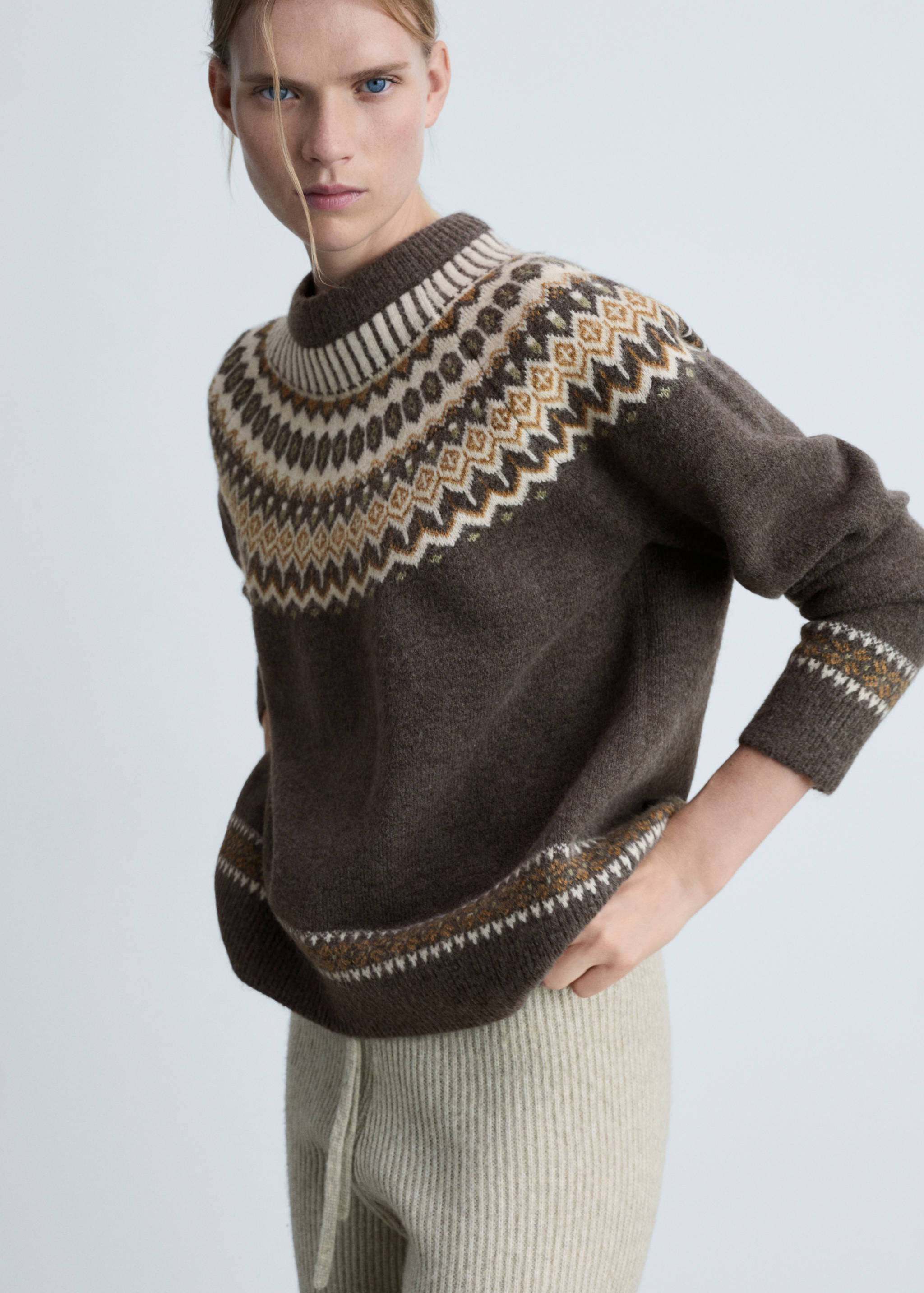 Pull en maille à col rond - Plan moyen