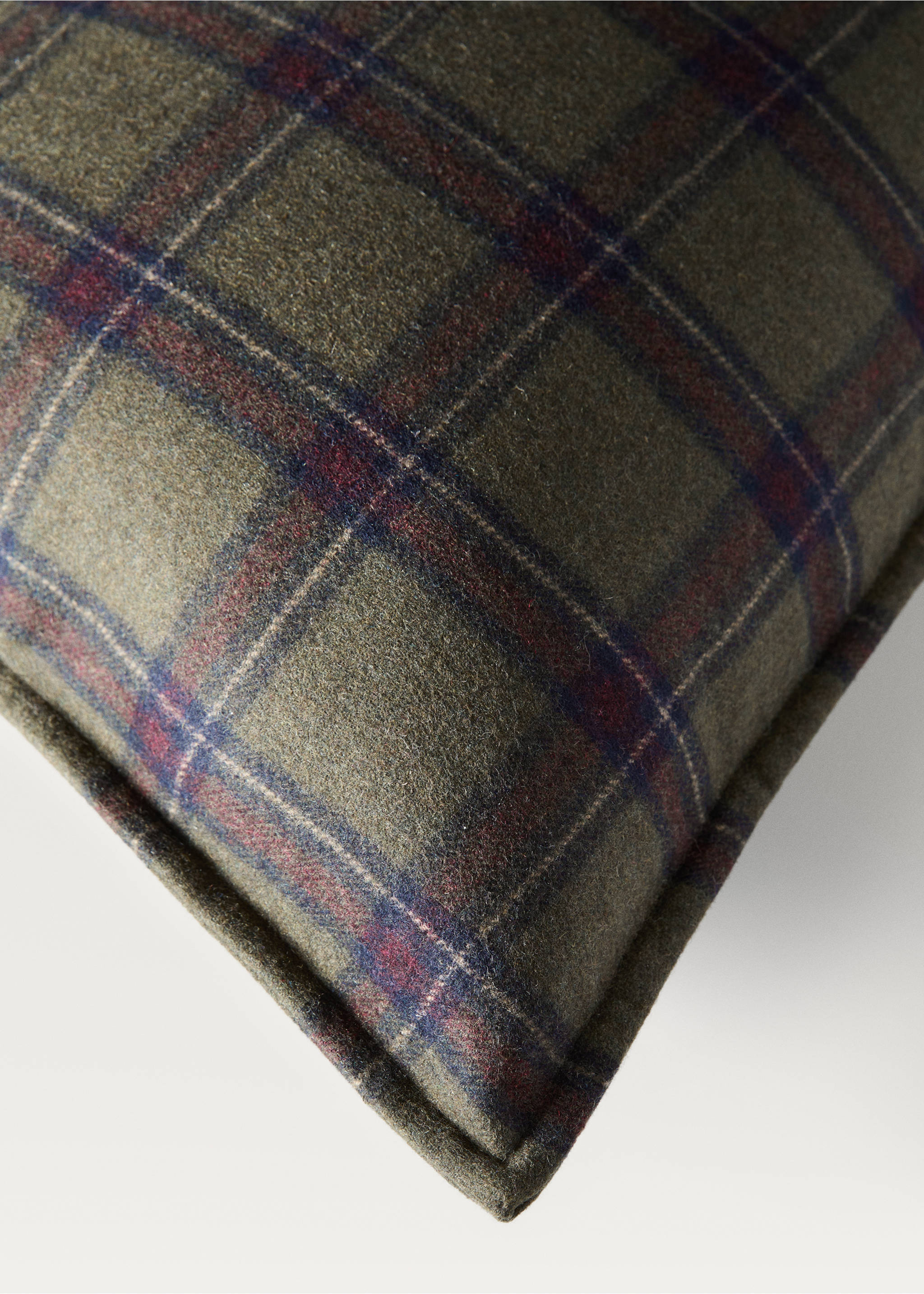 Check wool cushion cover - Details of the article 3, Green. Ref: 77089230-00.