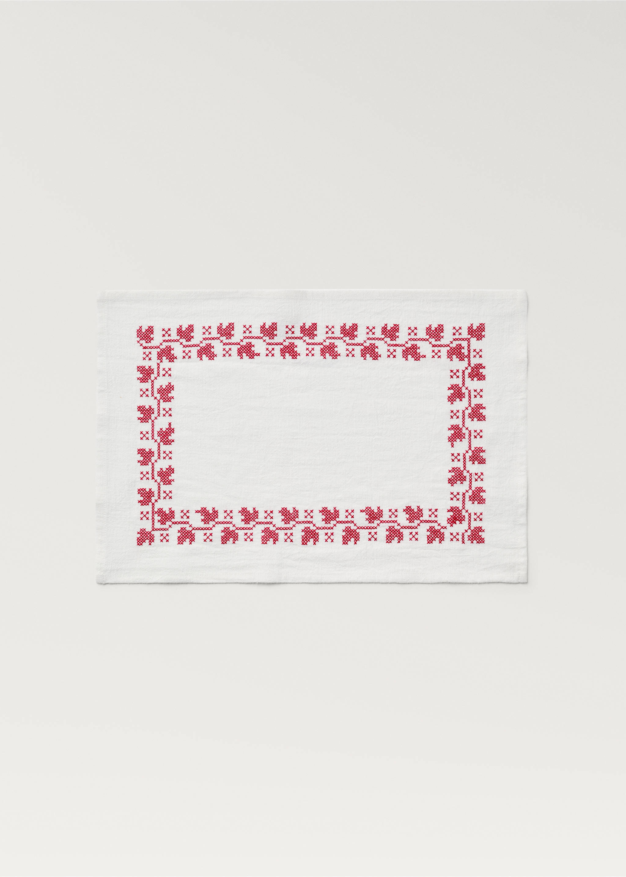 Embroidered detail placema - Article without model, Red. Ref: 77089232-00.