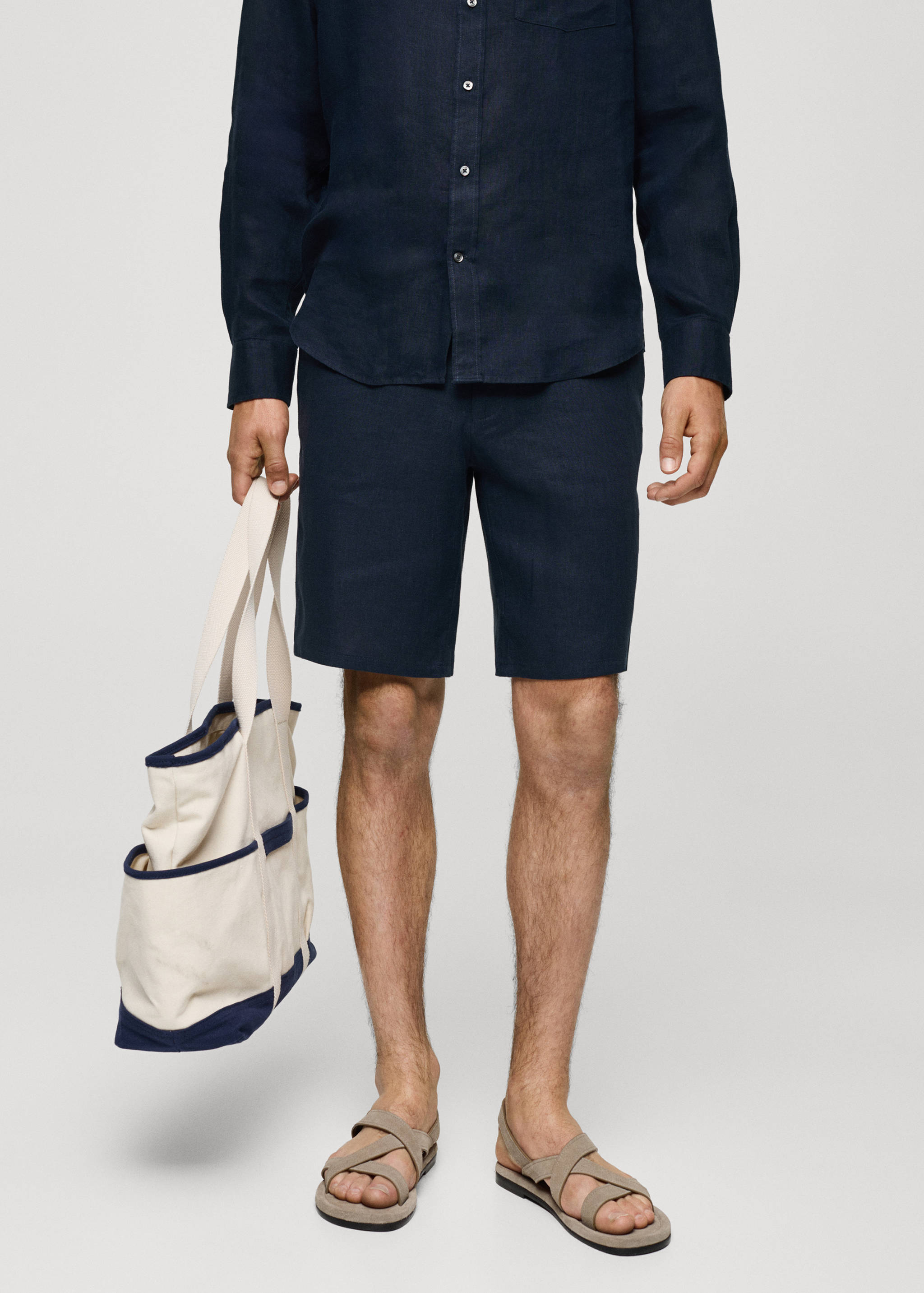 Slim-Fit-Bermudashorts aus 100 % Leinen - Mittlere Ansicht