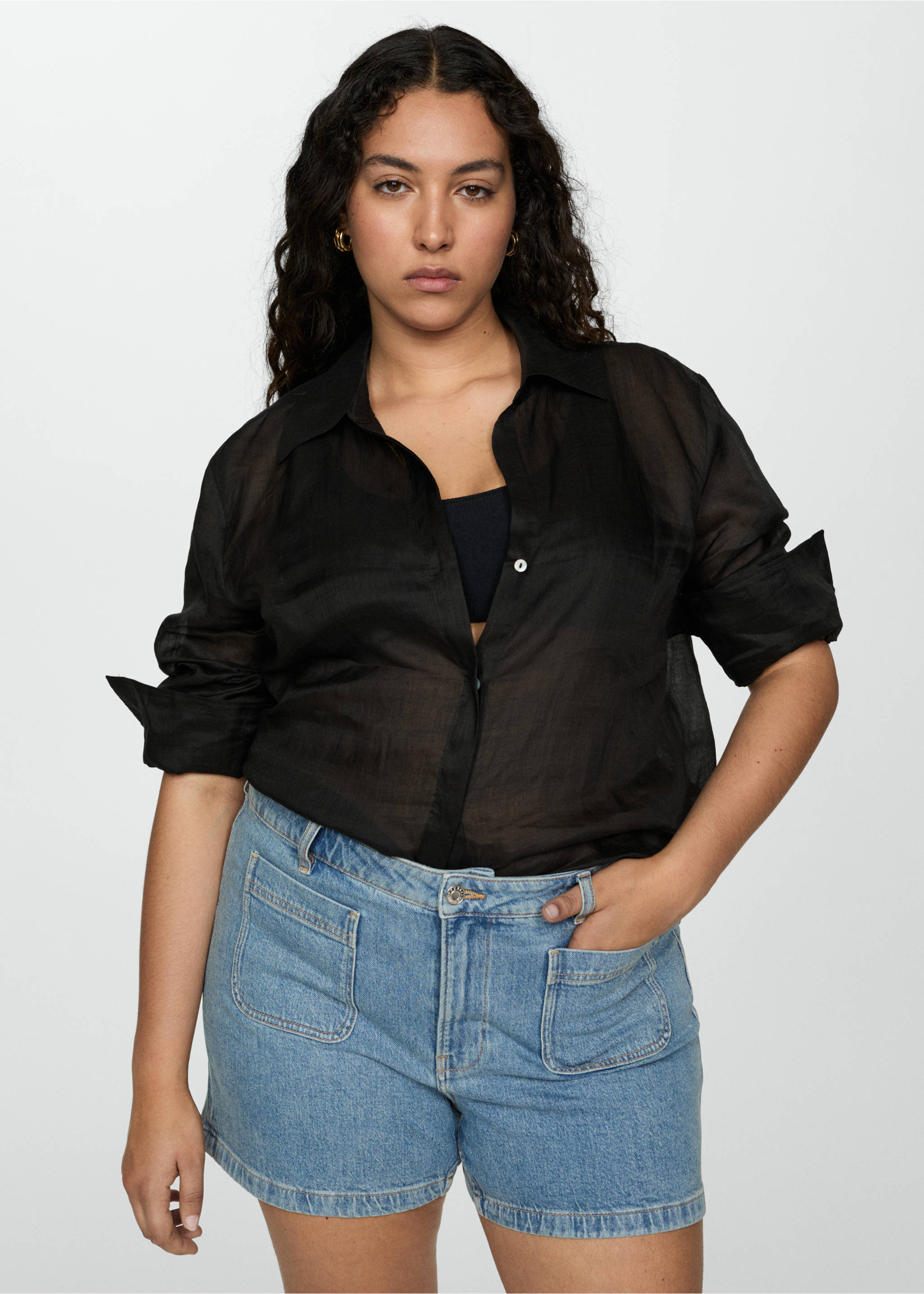 Denim shorts with pockets - Details of the article 5, Medium Blue. Ref: 77090330-00.