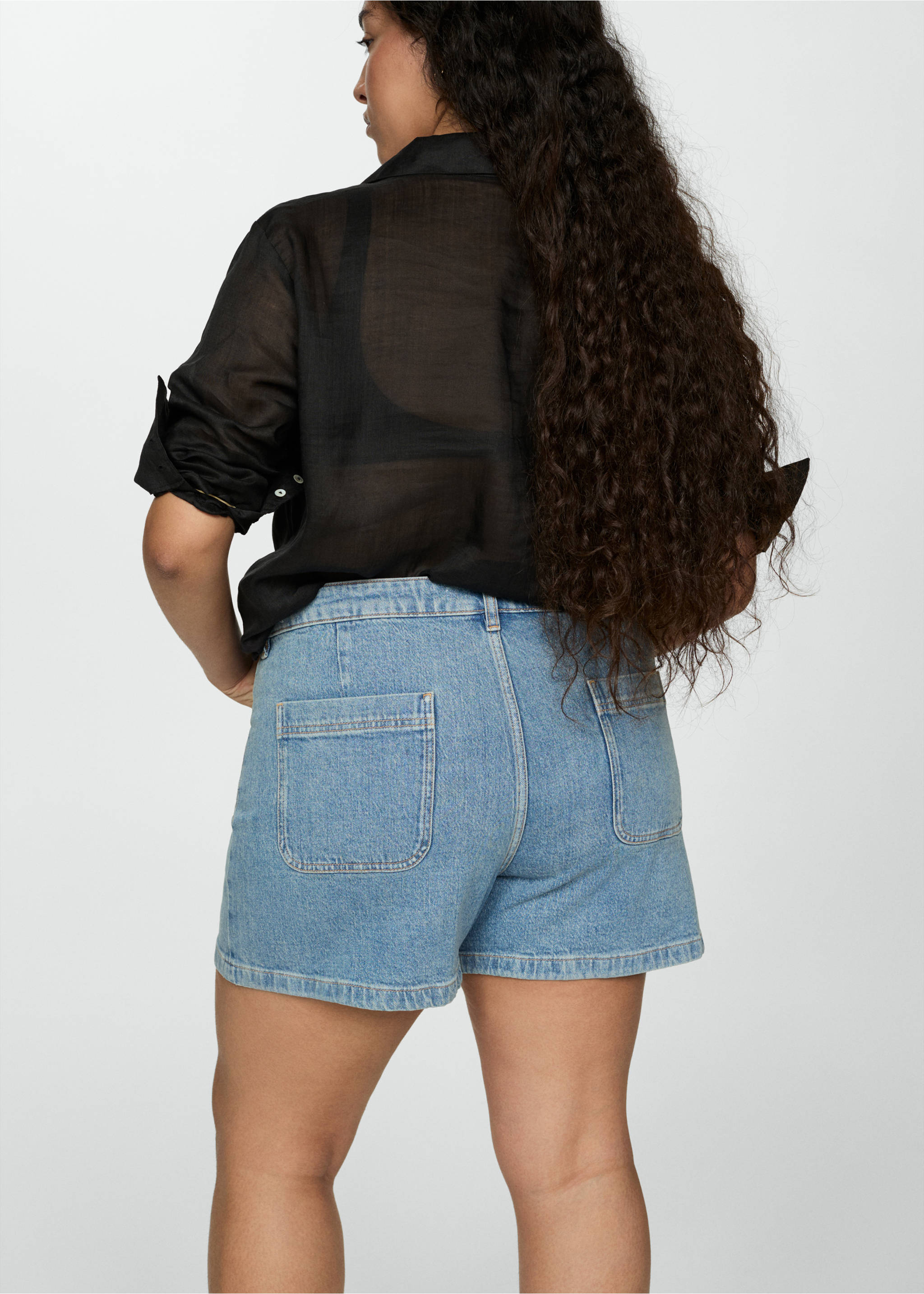 Denim shorts with pockets - Details of the article 4, Medium Blue. Ref: 77090330-00.