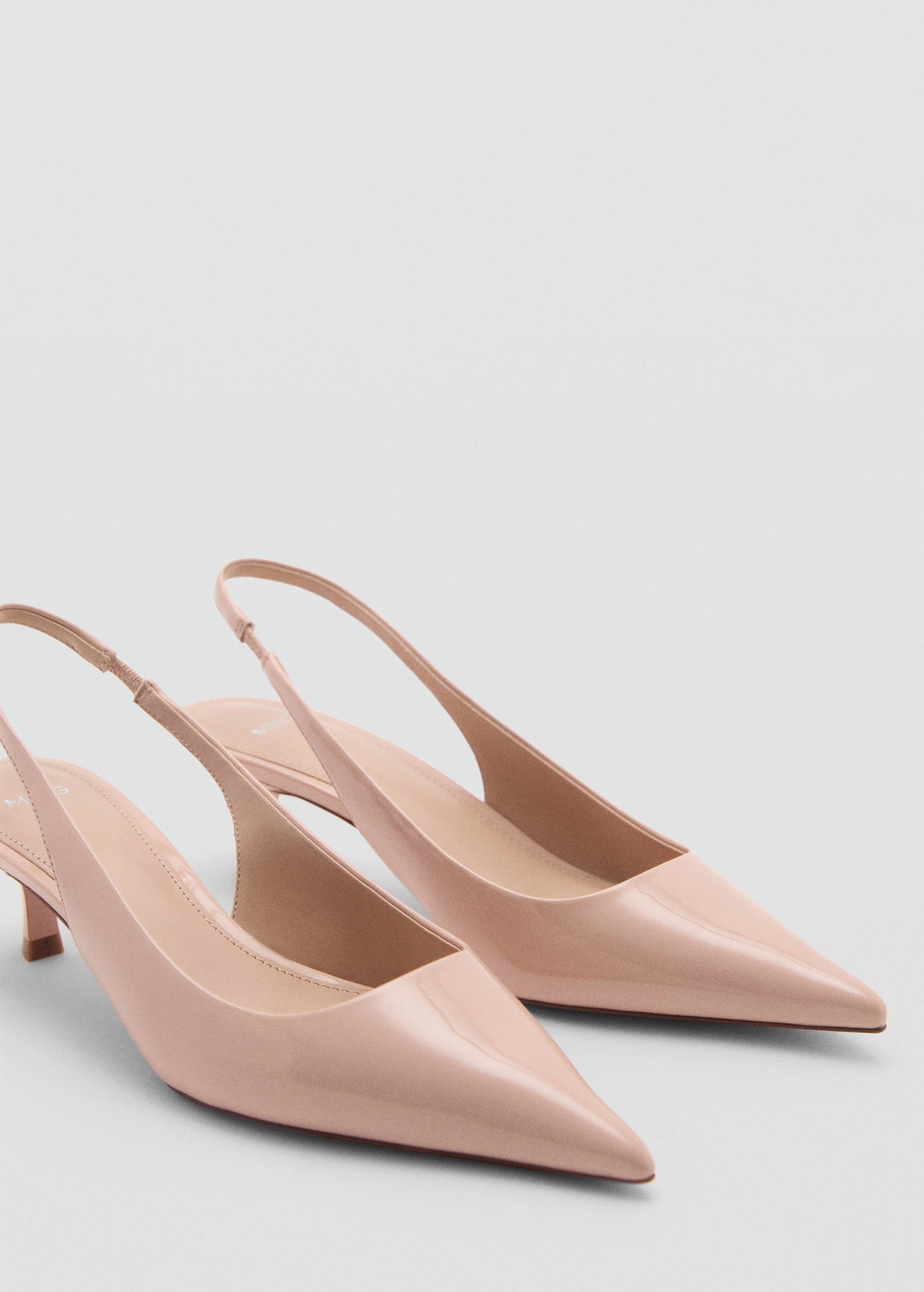 Spitz zulaufende Pumps - Mittlere Ansicht