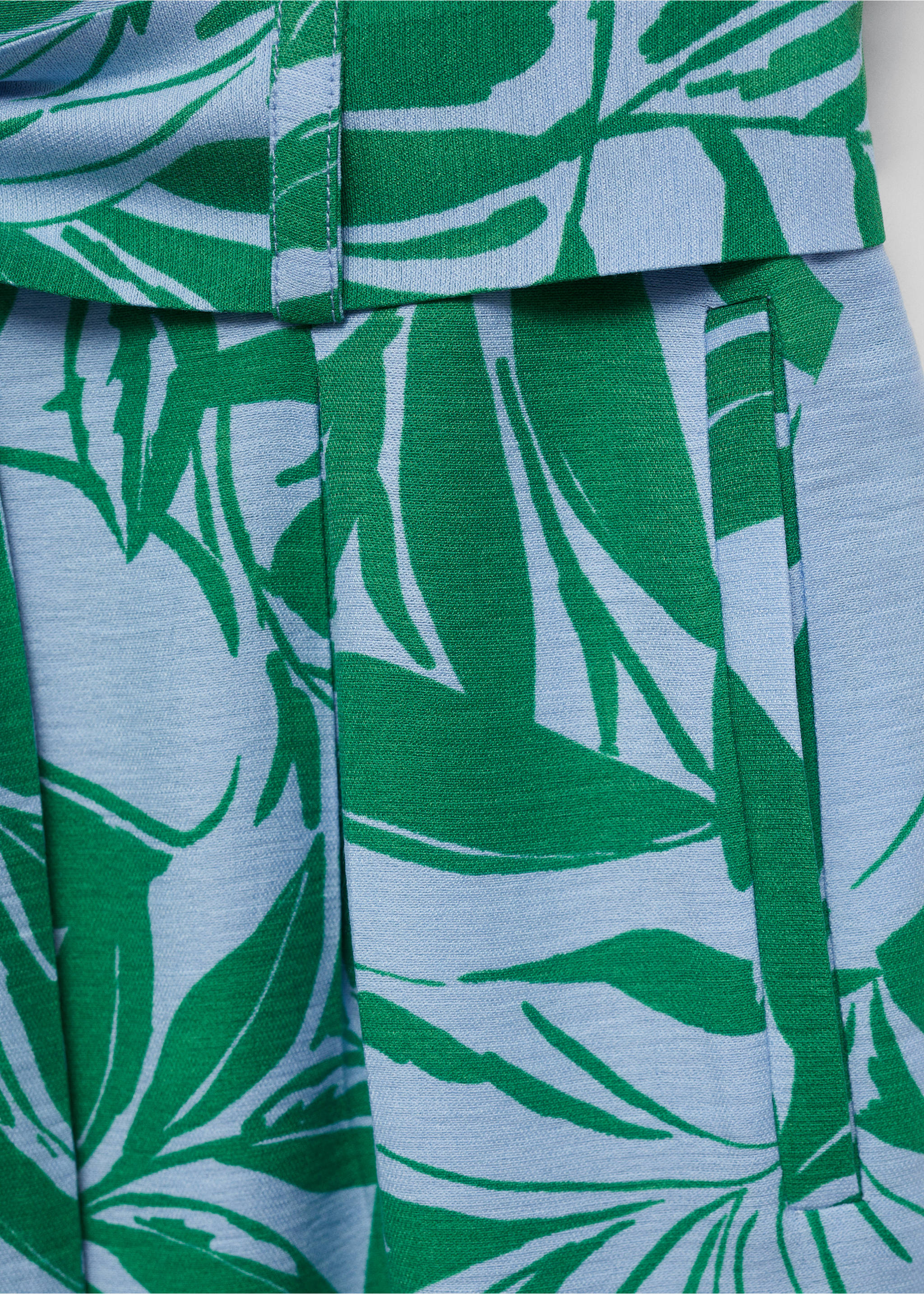Printed trousers with bow - Details of the article 8, Green. Ref: 77090352-00.