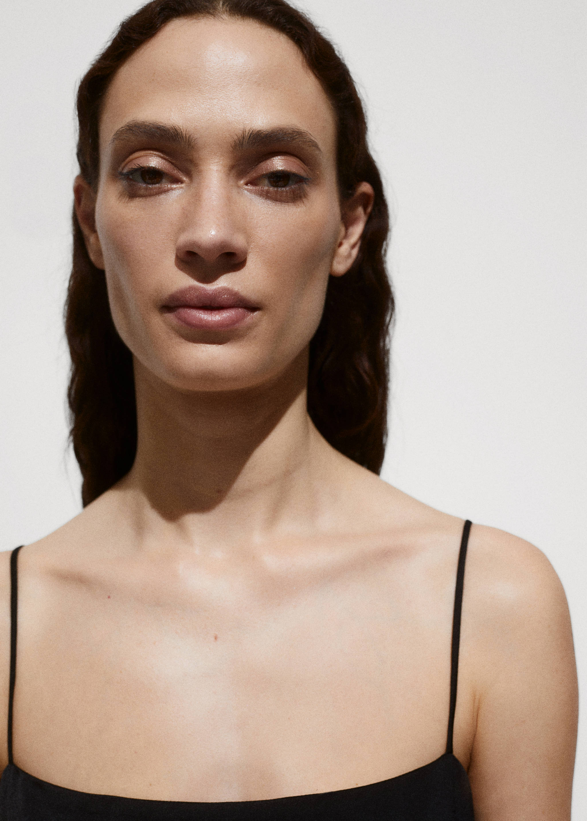 Satynowa sukienka z rozcięciem - Szczegóły artykułu 1