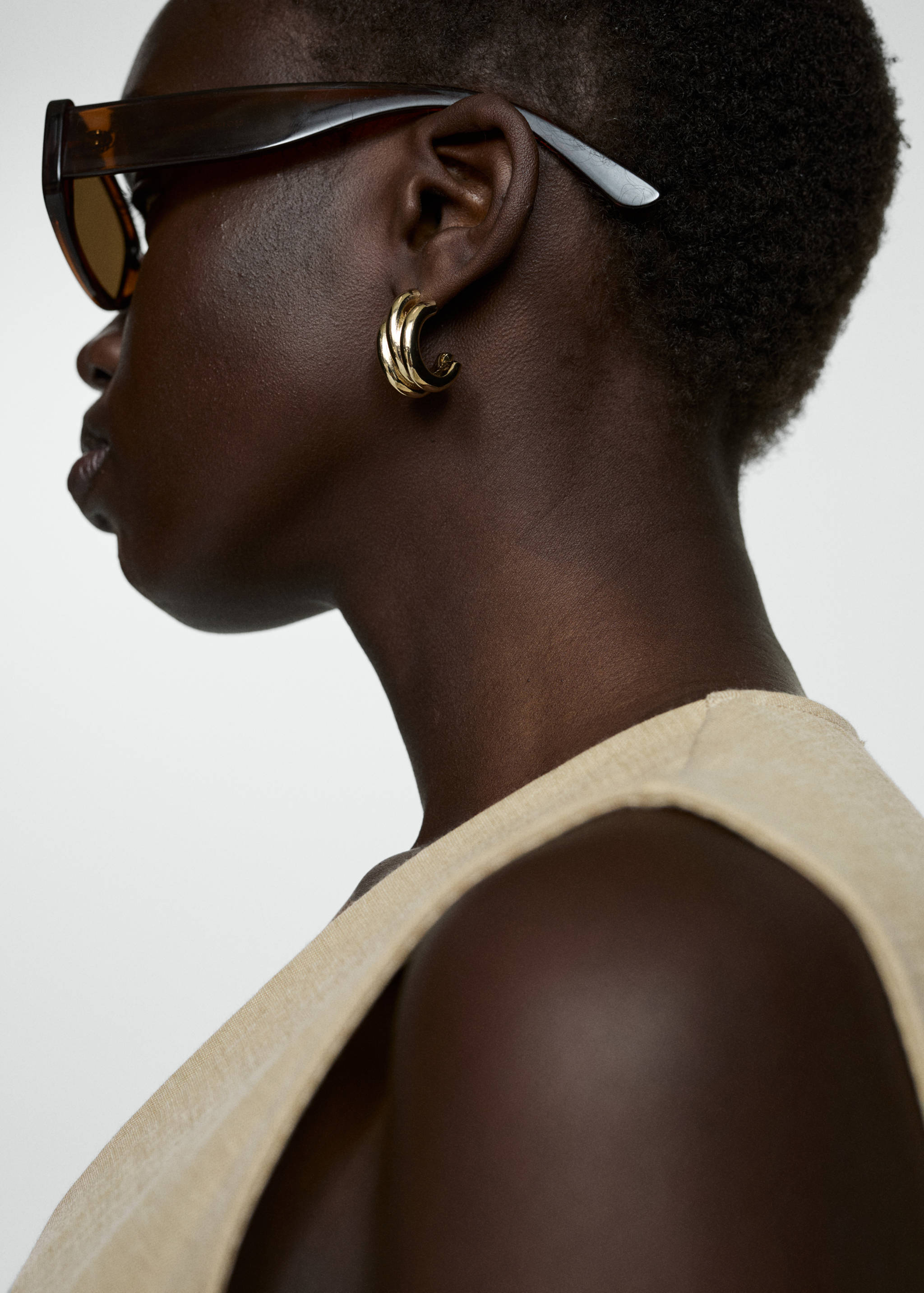 Kurzes Kleid mit Knöpfen - Detail des Artikels 1