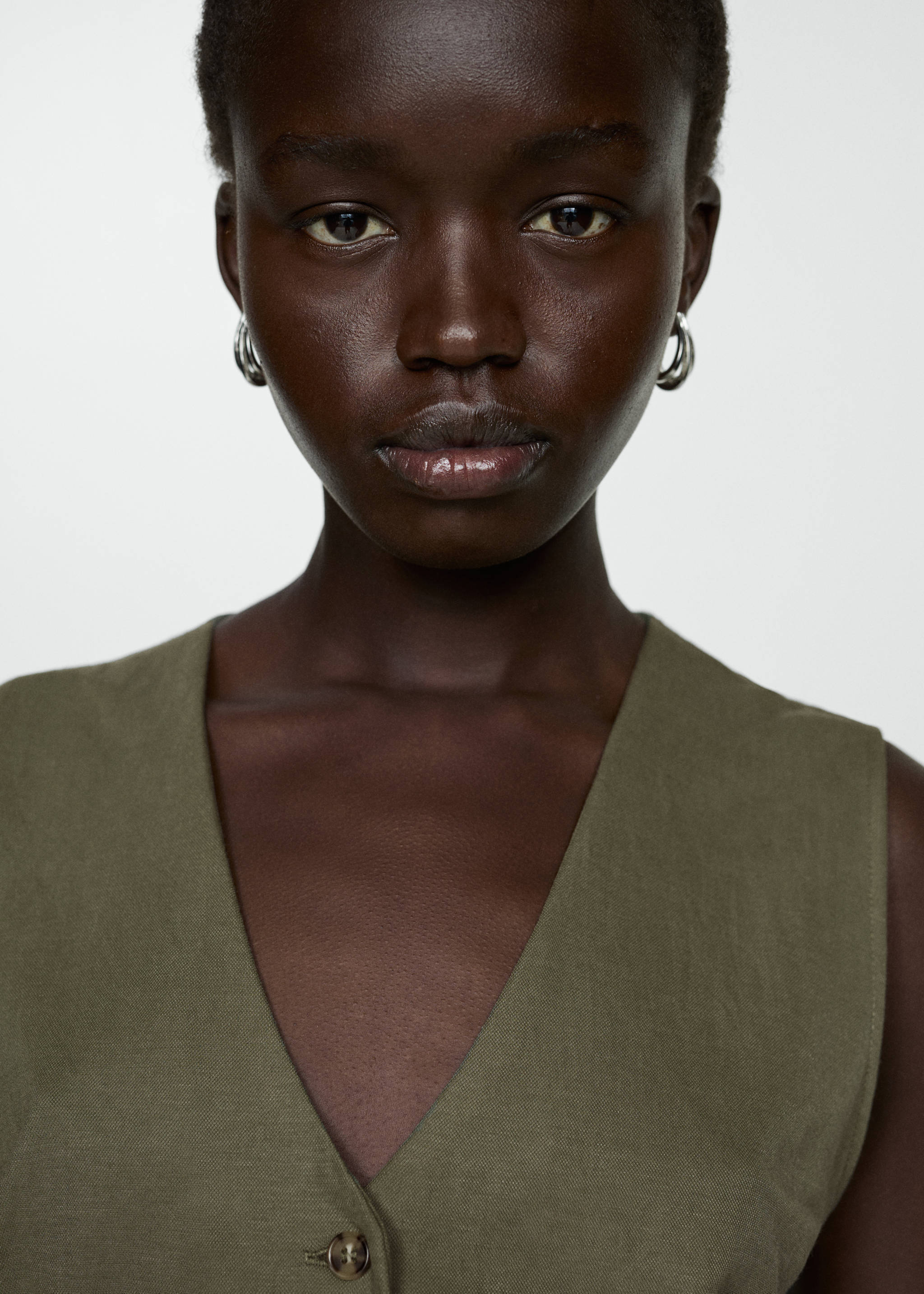 Kurzes Kleid mit Knöpfen - Detail des Artikels 1